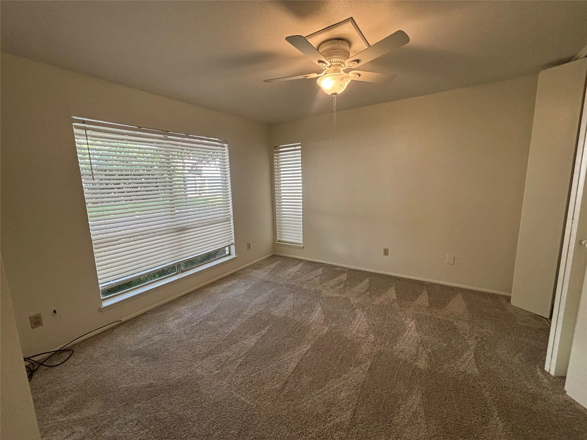 Duplex For Rent in Tarrant County , 603 Westview Avenue, Fort Worth, Texas 76107, 3 Bedroom, 2 Bathroom, Garage spaces, 1,425 Sqft, built in 1965, mls#21325379, Real Estate Agent in Fort Worth, Homes For Rent in Tarrant county, Homes For Rent in Fort Worth, Realtor in Fort Worth Texas, Real Estate Brokerage Independent Realty Texas, Luminita Cordes Realtor