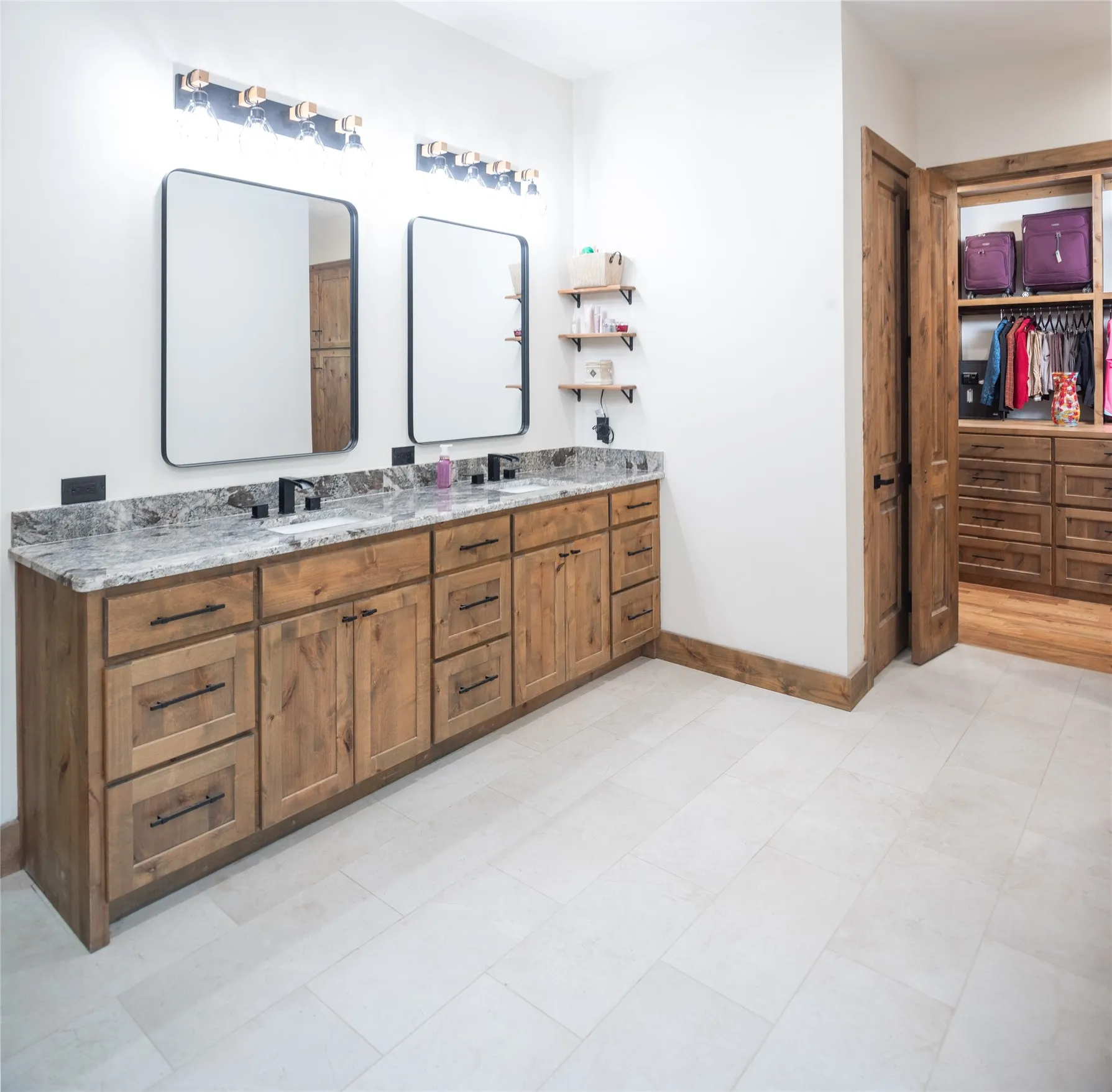 Single Family Residence For Sale in Grayson County , 328 Wolf Front Road, Van Alstyne, Texas 75495, 3 Bedroom, 3 Bathroom, 3 Garage spaces, 4,528 Sqft, built in 2023, mls#21334690, Real Estate Agent in Van Alstyne, Homes For Sale in Grayson county, Homes For Sale in Van Alstyne, Realtor in Van Alstyne Texas, Real Estate Brokerage Independent Realty Texas, Luminita Cordes Realtor