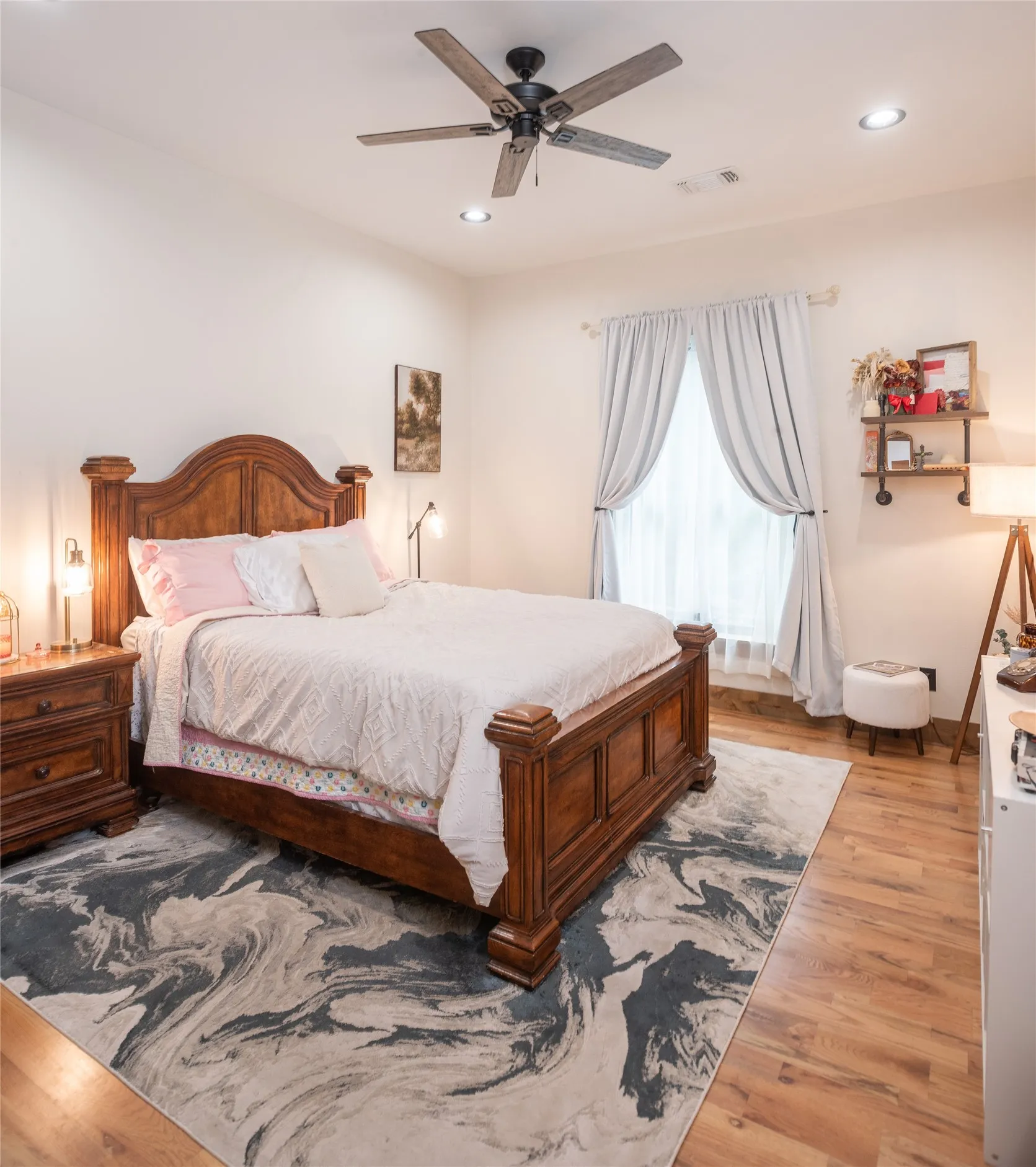 Single Family Residence For Sale in Grayson County , 328 Wolf Front Road, Van Alstyne, Texas 75495, 3 Bedroom, 3 Bathroom, 3 Garage spaces, 4,528 Sqft, built in 2023, mls#21334690, Real Estate Agent in Van Alstyne, Homes For Sale in Grayson county, Homes For Sale in Van Alstyne, Realtor in Van Alstyne Texas, Real Estate Brokerage Independent Realty Texas, Luminita Cordes Realtor