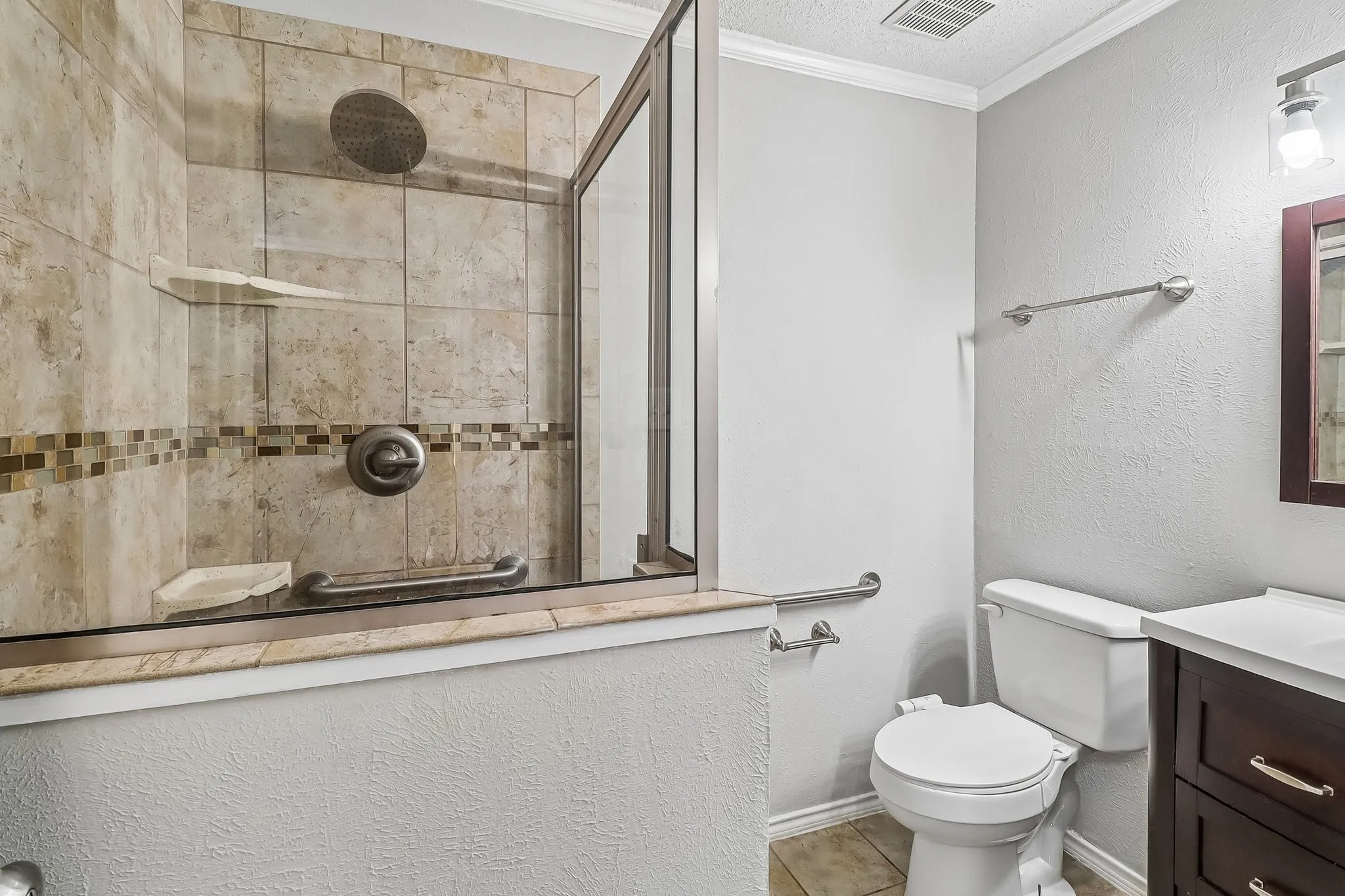 Townhouse For Rent in Dallas County , 2059 Embassy Way, Carrollton, Texas 75006, 3 Bedroom, 3 Bathroom, Garage spaces, 1,514 Sqft, built in 1973, mls#21331504, Real Estate Agent in Carrollton, Homes For Rent in Dallas county, Homes For Rent in Carrollton, Realtor in Carrollton Texas, Real Estate Brokerage Independent Realty Texas, Luminita Cordes Realtor