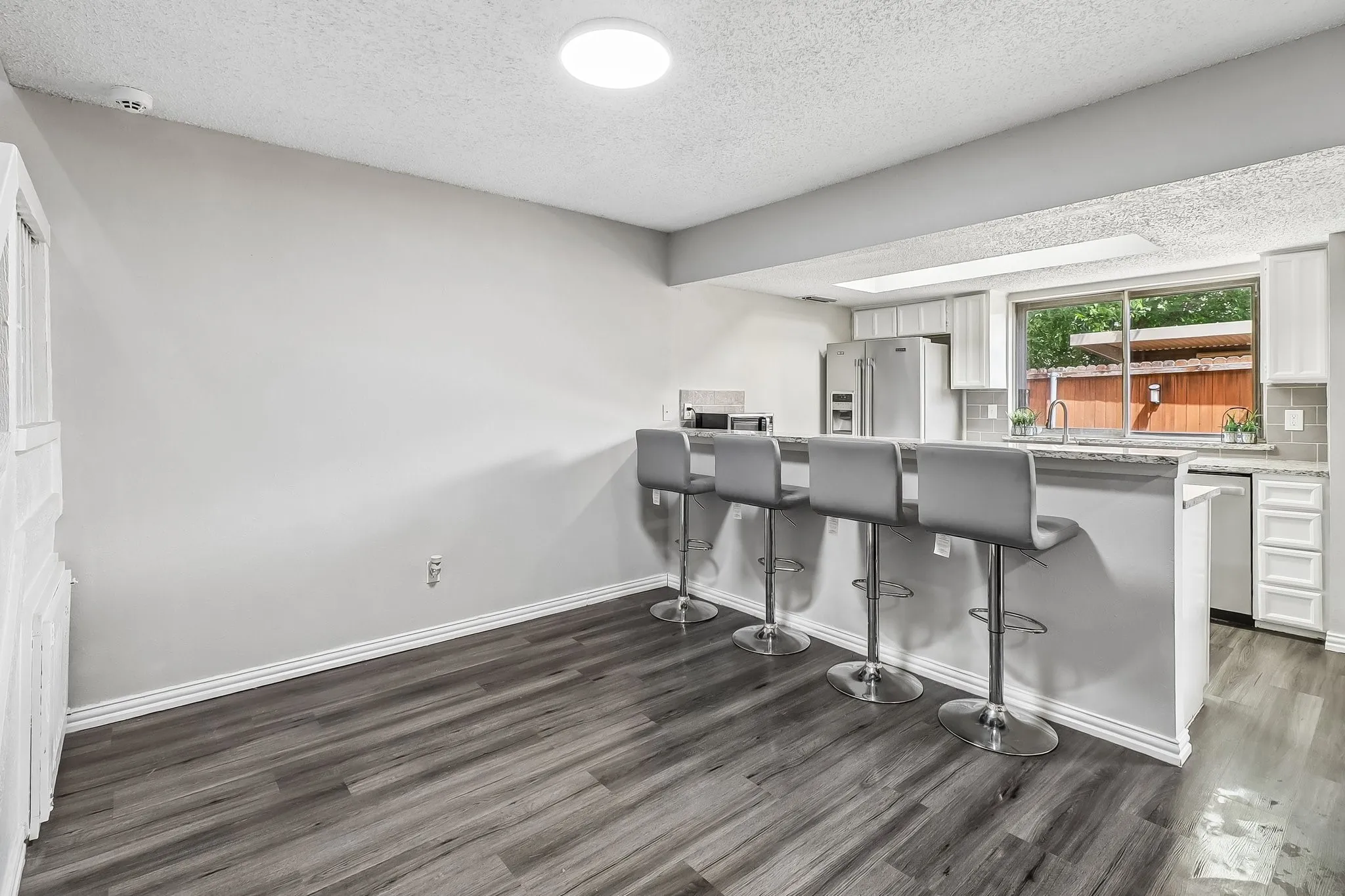 Townhouse For Rent in Dallas County , 2059 Embassy Way, Carrollton, Texas 75006, 3 Bedroom, 3 Bathroom, Garage spaces, 1,514 Sqft, built in 1973, mls#21331504, Real Estate Agent in Carrollton, Homes For Rent in Dallas county, Homes For Rent in Carrollton, Realtor in Carrollton Texas, Real Estate Brokerage Independent Realty Texas, Luminita Cordes Realtor