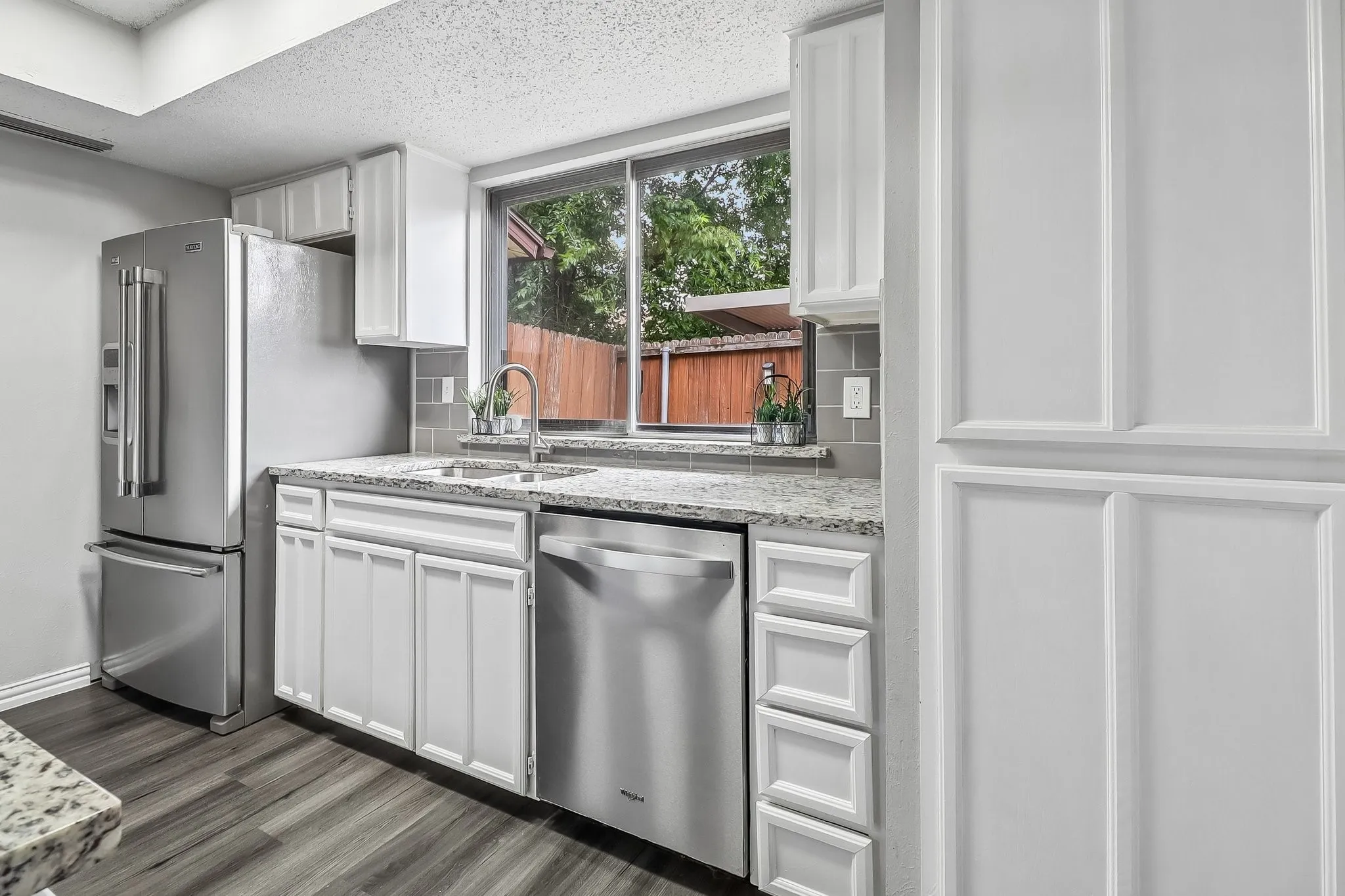 Townhouse For Rent in Dallas County , 2059 Embassy Way, Carrollton, Texas 75006, 3 Bedroom, 3 Bathroom, Garage spaces, 1,514 Sqft, built in 1973, mls#21331504, Real Estate Agent in Carrollton, Homes For Rent in Dallas county, Homes For Rent in Carrollton, Realtor in Carrollton Texas, Real Estate Brokerage Independent Realty Texas, Luminita Cordes Realtor