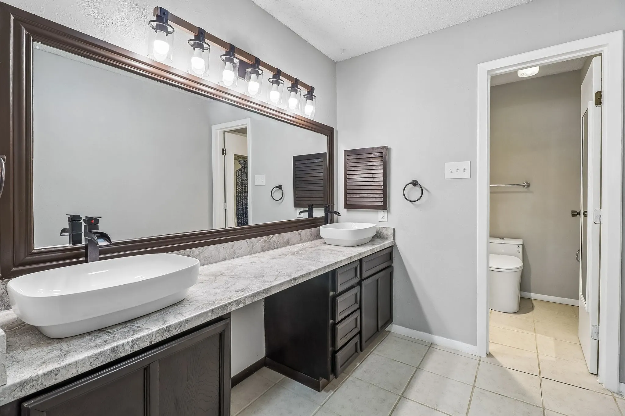 Townhouse For Rent in Dallas County , 2059 Embassy Way, Carrollton, Texas 75006, 3 Bedroom, 3 Bathroom, Garage spaces, 1,514 Sqft, built in 1973, mls#21331504, Real Estate Agent in Carrollton, Homes For Rent in Dallas county, Homes For Rent in Carrollton, Realtor in Carrollton Texas, Real Estate Brokerage Independent Realty Texas, Luminita Cordes Realtor