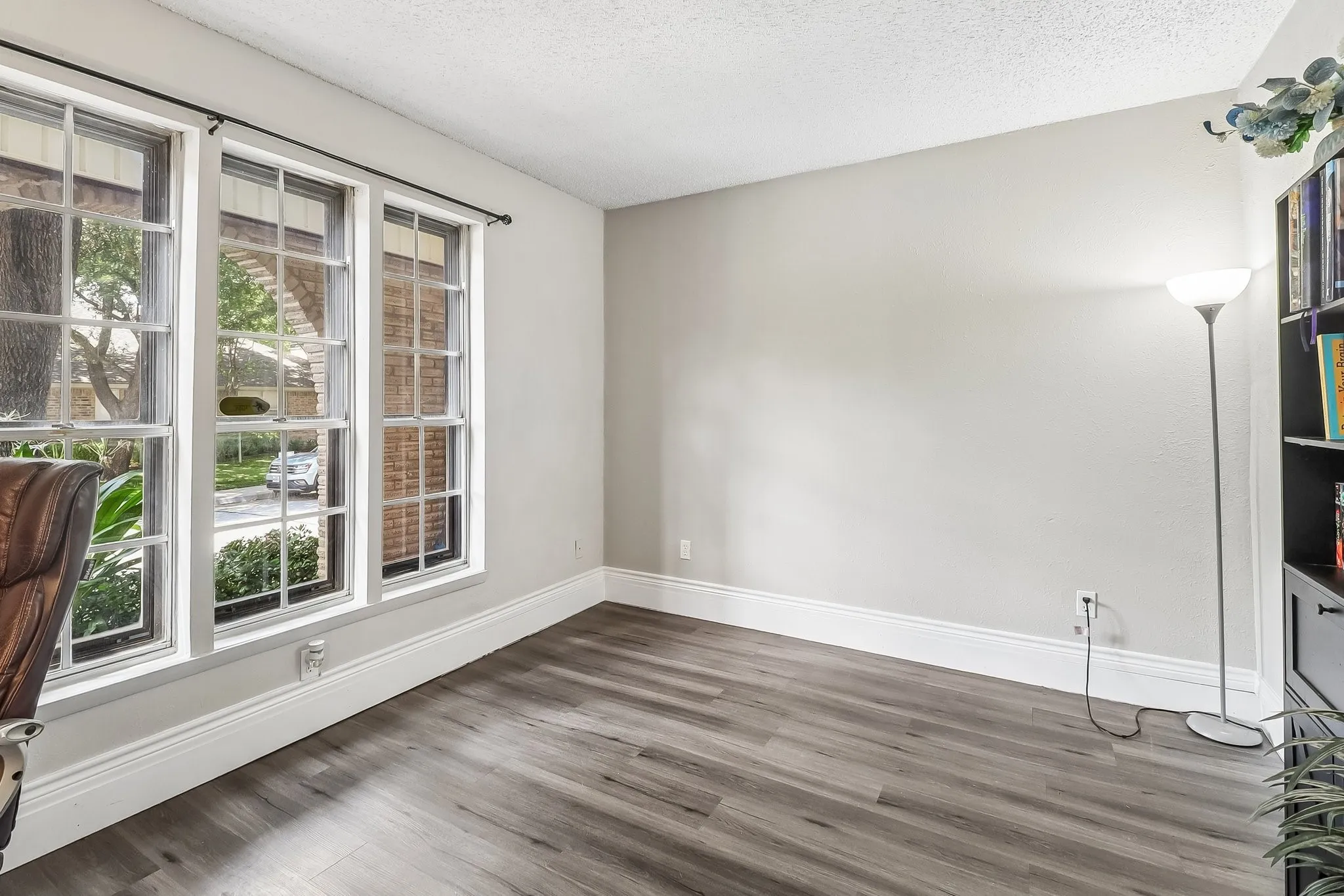 Townhouse For Rent in Dallas County , 2059 Embassy Way, Carrollton, Texas 75006, 3 Bedroom, 3 Bathroom, Garage spaces, 1,514 Sqft, built in 1973, mls#21331504, Real Estate Agent in Carrollton, Homes For Rent in Dallas county, Homes For Rent in Carrollton, Realtor in Carrollton Texas, Real Estate Brokerage Independent Realty Texas, Luminita Cordes Realtor