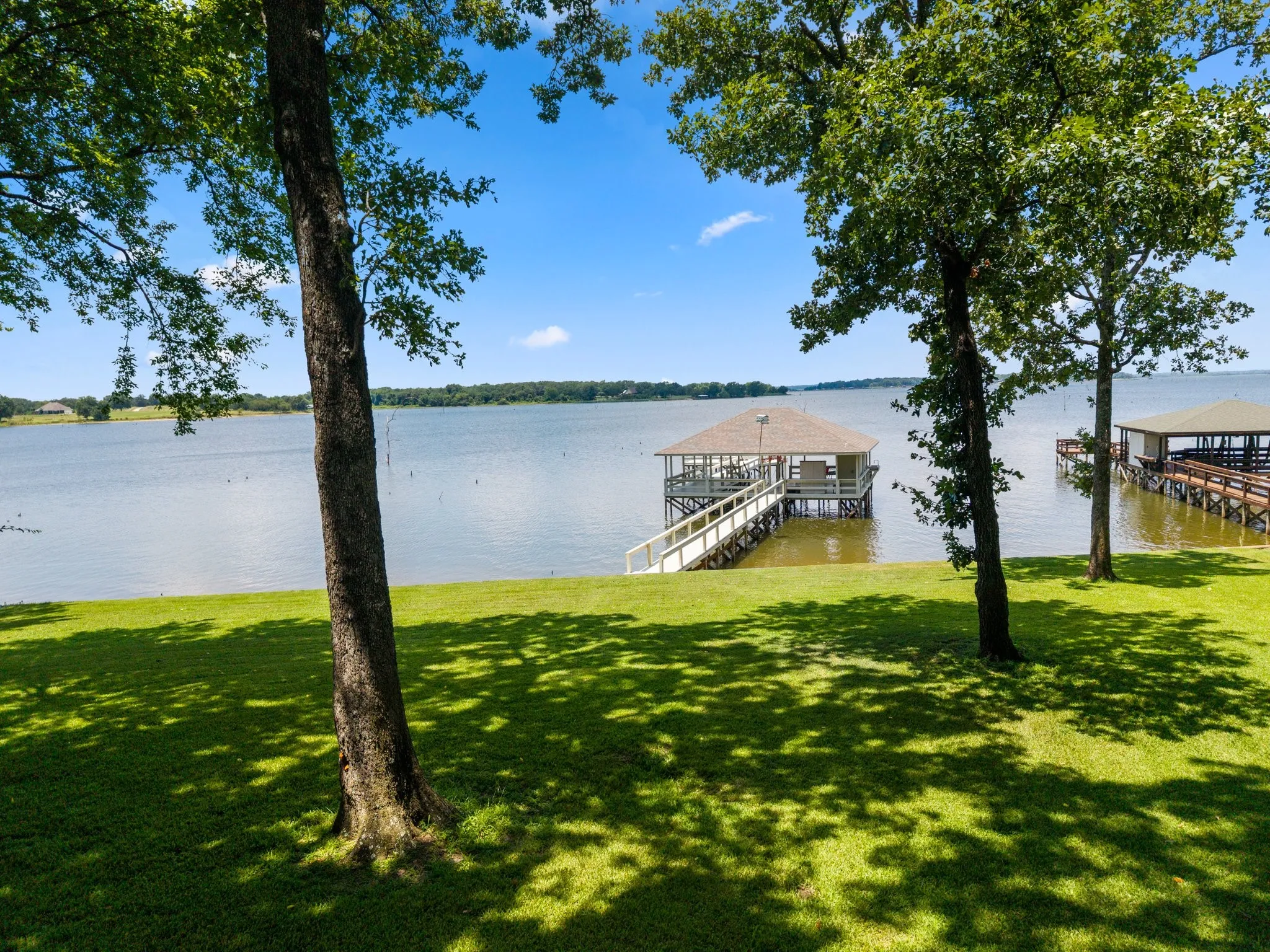 Single Family Residence For Sale in Rains County , 813 Rs County Road 3346, Emory, Texas 75440, 3 Bedroom, 2 Bathroom, 2 Garage spaces, 2,011 Sqft, built in 2005, mls#21336007, Real Estate Agent in Emory, Homes For Sale in Rains county, Homes For Sale in Emory, Realtor in Emory Texas, Real Estate Brokerage Independent Realty Texas, Luminita Cordes Realtor
