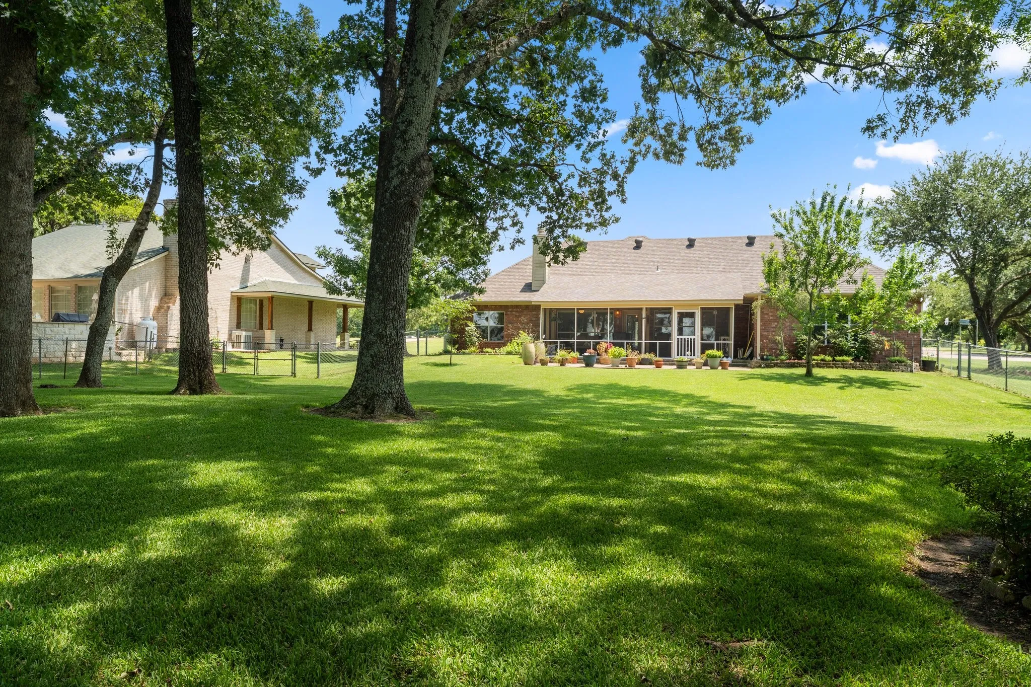 Single Family Residence For Sale in Rains County , 813 Rs County Road 3346, Emory, Texas 75440, 3 Bedroom, 2 Bathroom, 2 Garage spaces, 2,011 Sqft, built in 2005, mls#21336007, Real Estate Agent in Emory, Homes For Sale in Rains county, Homes For Sale in Emory, Realtor in Emory Texas, Real Estate Brokerage Independent Realty Texas, Luminita Cordes Realtor