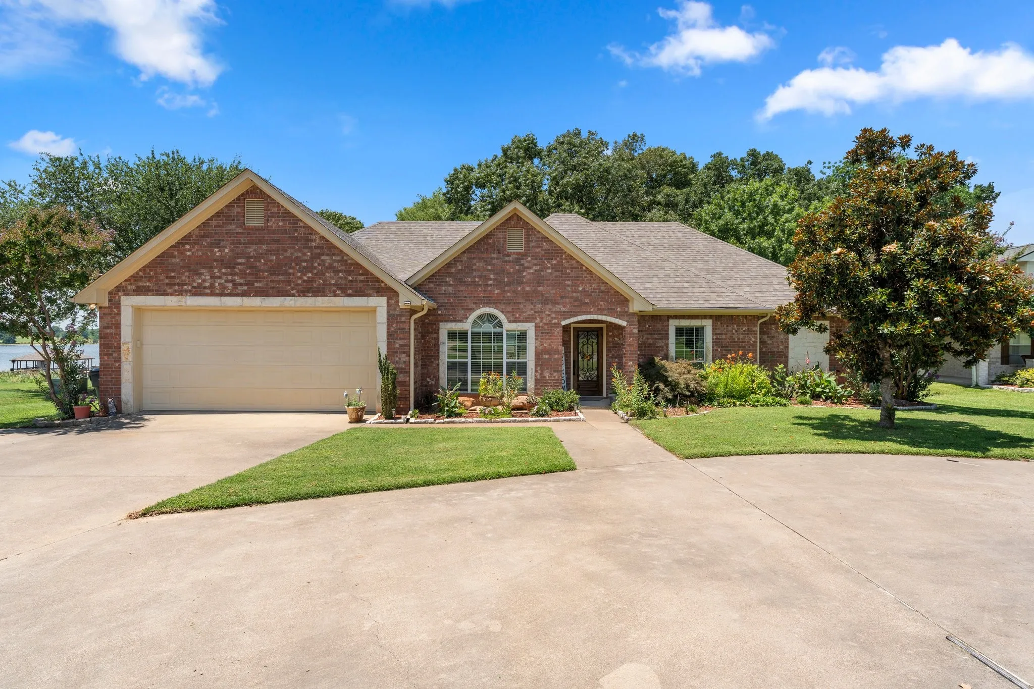 Single Family Residence For Sale in Rains County , 813 Rs County Road 3346, Emory, Texas 75440, 3 Bedroom, 2 Bathroom, 2 Garage spaces, 2,011 Sqft, built in 2005, mls#21336007, Real Estate Agent in Emory, Homes For Sale in Rains county, Homes For Sale in Emory, Realtor in Emory Texas, Real Estate Brokerage Independent Realty Texas, Luminita Cordes Realtor