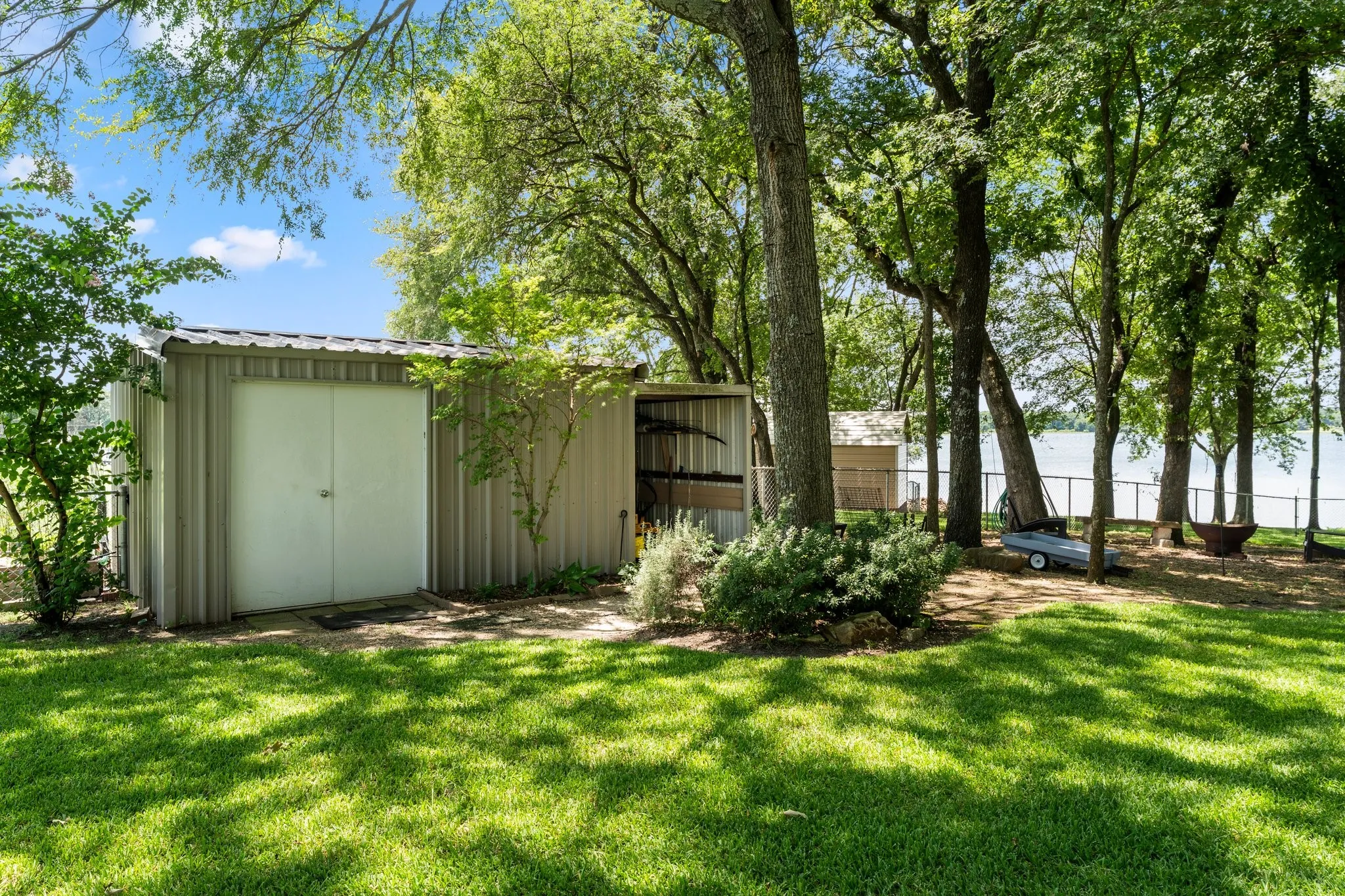 Single Family Residence For Sale in Rains County , 813 Rs County Road 3346, Emory, Texas 75440, 3 Bedroom, 2 Bathroom, 2 Garage spaces, 2,011 Sqft, built in 2005, mls#21336007, Real Estate Agent in Emory, Homes For Sale in Rains county, Homes For Sale in Emory, Realtor in Emory Texas, Real Estate Brokerage Independent Realty Texas, Luminita Cordes Realtor
