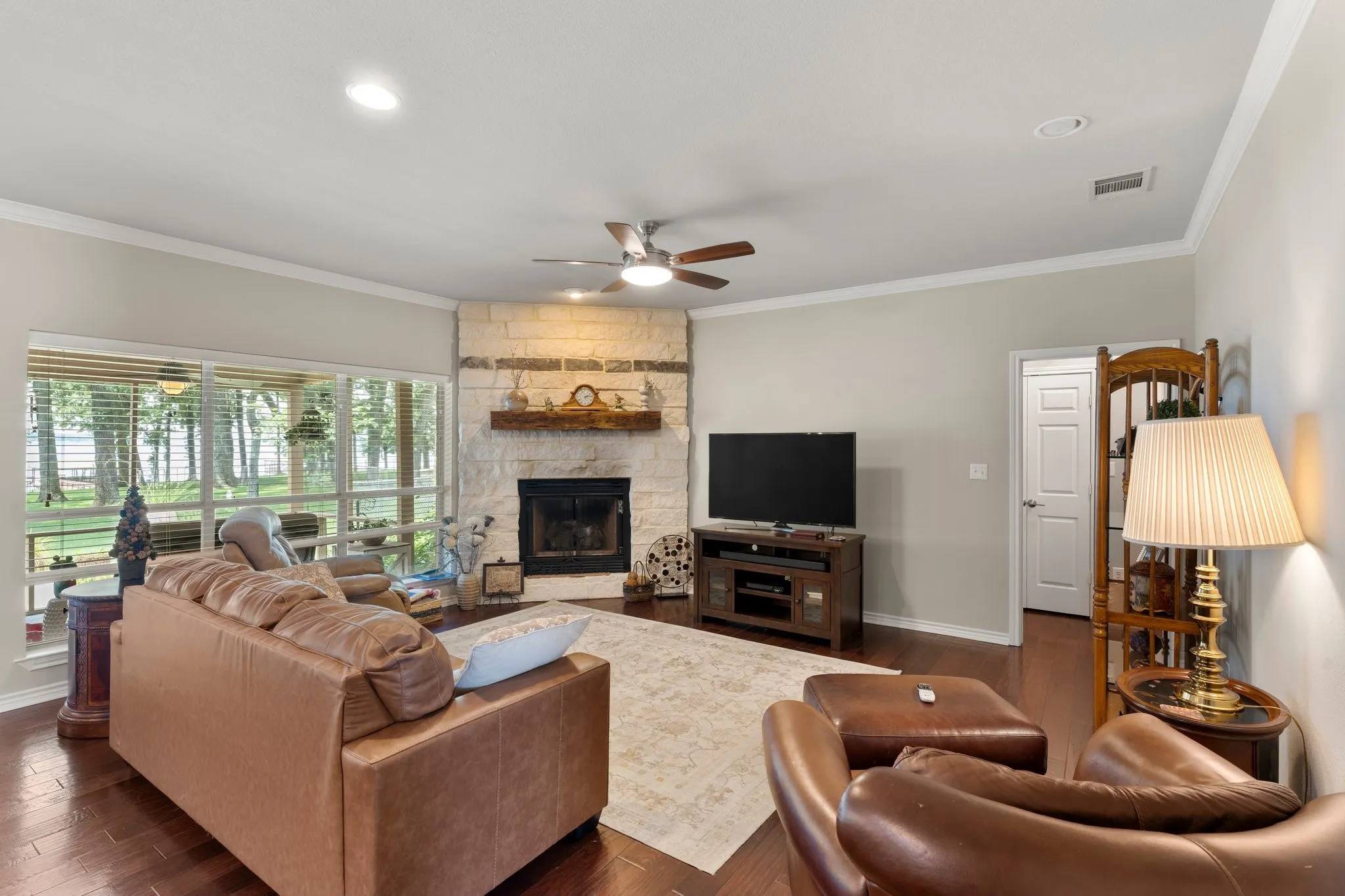 Single Family Residence For Sale in Rains County , 813 Rs County Road 3346, Emory, Texas 75440, 3 Bedroom, 2 Bathroom, 2 Garage spaces, 2,011 Sqft, built in 2005, mls#21336007, Real Estate Agent in Emory, Homes For Sale in Rains county, Homes For Sale in Emory, Realtor in Emory Texas, Real Estate Brokerage Independent Realty Texas, Luminita Cordes Realtor