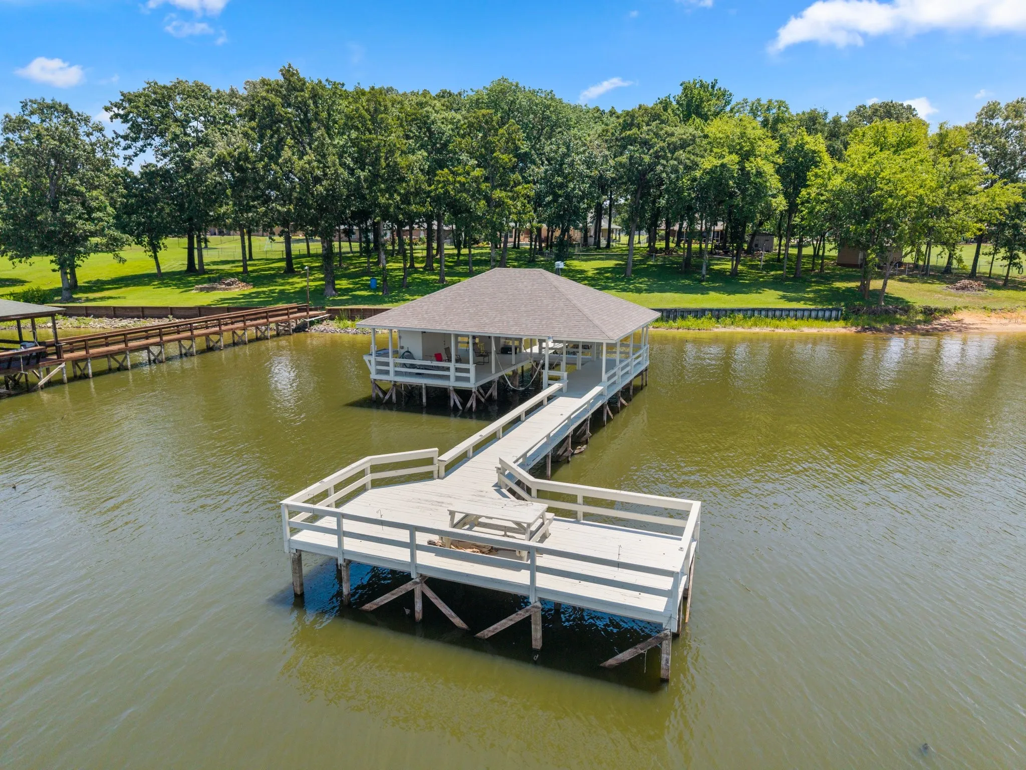 Single Family Residence For Sale in Rains County , 813 Rs County Road 3346, Emory, Texas 75440, 3 Bedroom, 2 Bathroom, 2 Garage spaces, 2,011 Sqft, built in 2005, mls#21336007, Real Estate Agent in Emory, Homes For Sale in Rains county, Homes For Sale in Emory, Realtor in Emory Texas, Real Estate Brokerage Independent Realty Texas, Luminita Cordes Realtor