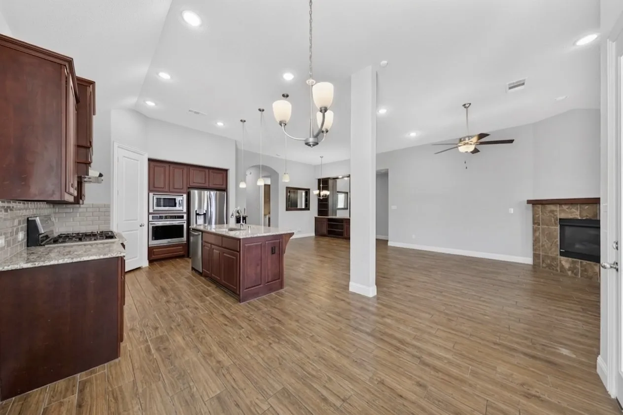 Single Family Residence For Sale in Parker County , 14917 Gentry Drive, Aledo, Texas 76008, 4 Bedroom, 3 Bathroom, 2 Garage spaces, 2,319 Sqft, built in 2018, mls#21336568, Real Estate Agent in Aledo, Homes For Sale in Parker county, Homes For Sale in Aledo, Realtor in Aledo Texas, Real Estate Brokerage Independent Realty Texas, Luminita Cordes Realtor