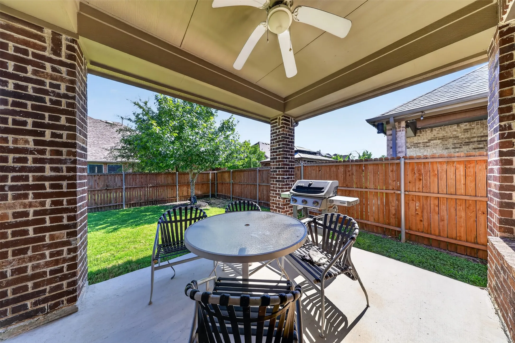 Single Family Residence For Sale in Parker County , 14917 Gentry Drive, Aledo, Texas 76008, 4 Bedroom, 3 Bathroom, 2 Garage spaces, 2,319 Sqft, built in 2018, mls#21336568, Real Estate Agent in Aledo, Homes For Sale in Parker county, Homes For Sale in Aledo, Realtor in Aledo Texas, Real Estate Brokerage Independent Realty Texas, Luminita Cordes Realtor