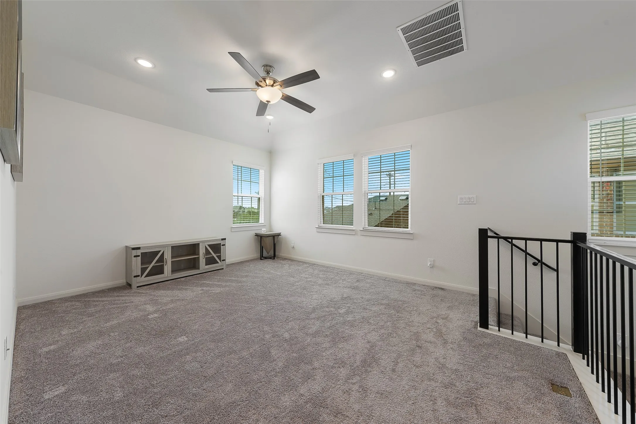 Single Family Residence For Sale in Collin County , 5825 Liberty Hill Drive, Mc Kinney, Texas 75070, 3 Bedroom, 3 Bathroom, 2 Garage spaces, 2,244 Sqft, built in 2019, mls#21335909, Real Estate Agent in Mc Kinney, Homes For Sale in Collin county, Homes For Sale in Mc Kinney, Realtor in Mc Kinney Texas, Real Estate Brokerage Independent Realty Texas, Luminita Cordes Realtor
