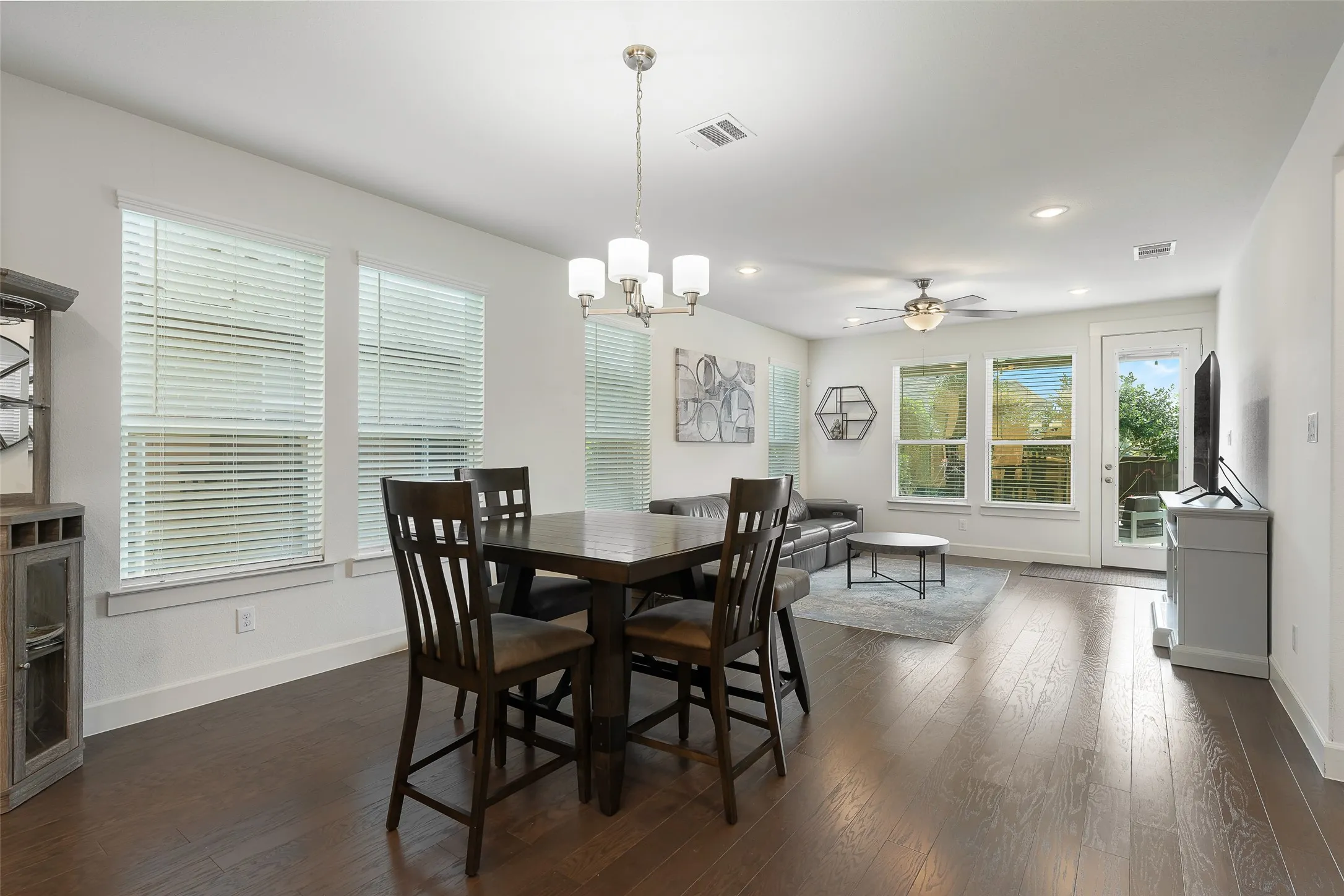 Single Family Residence For Sale in Collin County , 5825 Liberty Hill Drive, Mc Kinney, Texas 75070, 3 Bedroom, 3 Bathroom, 2 Garage spaces, 2,244 Sqft, built in 2019, mls#21335909, Real Estate Agent in Mc Kinney, Homes For Sale in Collin county, Homes For Sale in Mc Kinney, Realtor in Mc Kinney Texas, Real Estate Brokerage Independent Realty Texas, Luminita Cordes Realtor