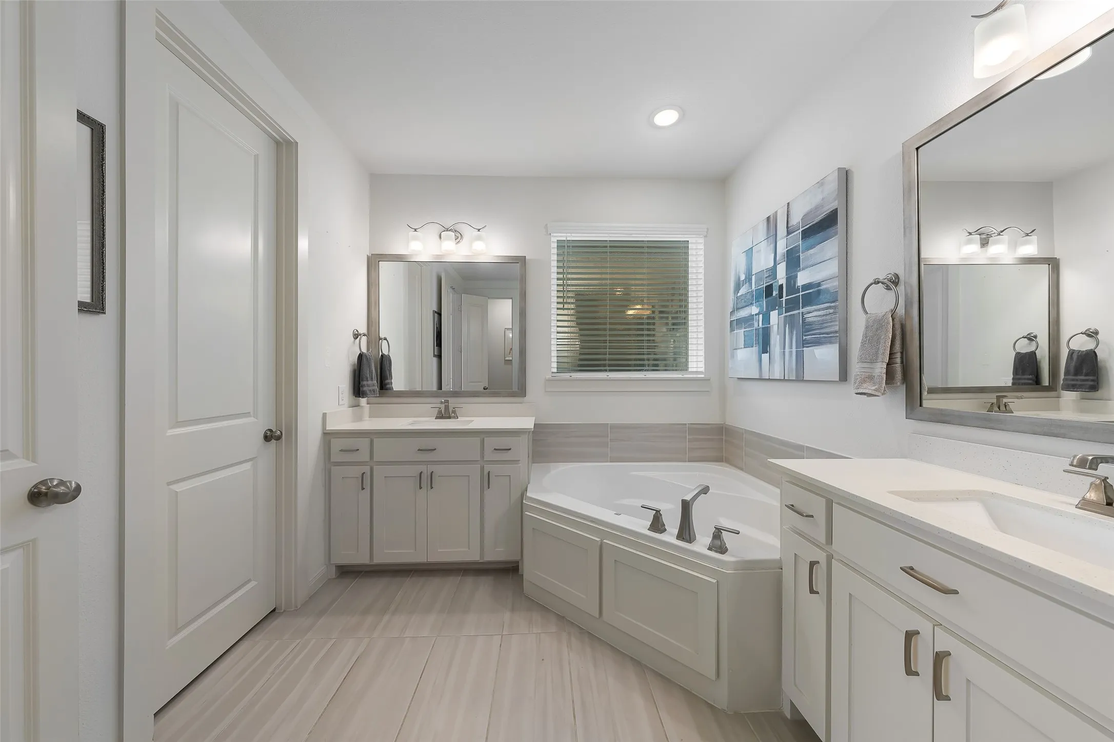 Single Family Residence For Sale in Collin County , 5825 Liberty Hill Drive, Mc Kinney, Texas 75070, 3 Bedroom, 3 Bathroom, 2 Garage spaces, 2,244 Sqft, built in 2019, mls#21335909, Real Estate Agent in Mc Kinney, Homes For Sale in Collin county, Homes For Sale in Mc Kinney, Realtor in Mc Kinney Texas, Real Estate Brokerage Independent Realty Texas, Luminita Cordes Realtor