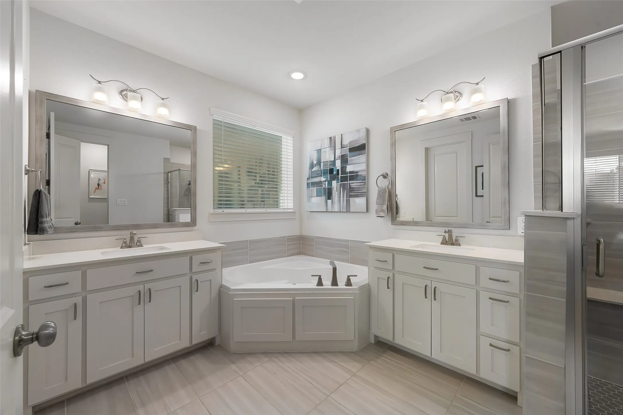 Single Family Residence For Sale in Collin County , 5825 Liberty Hill Drive, Mc Kinney, Texas 75070, 3 Bedroom, 3 Bathroom, 2 Garage spaces, 2,244 Sqft, built in 2019, mls#21335909, Real Estate Agent in Mc Kinney, Homes For Sale in Collin county, Homes For Sale in Mc Kinney, Realtor in Mc Kinney Texas, Real Estate Brokerage Independent Realty Texas, Luminita Cordes Realtor