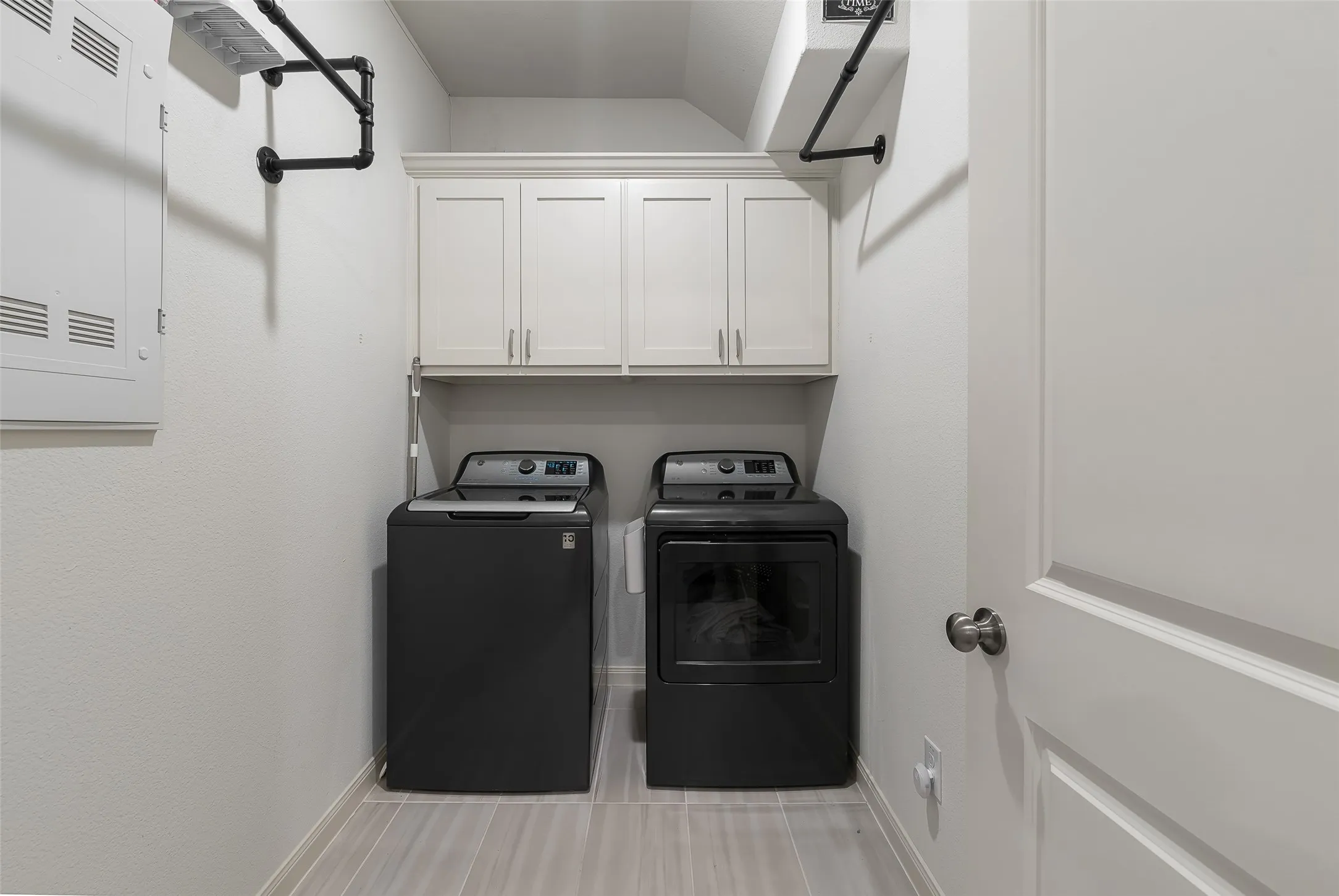 Single Family Residence For Sale in Collin County , 5825 Liberty Hill Drive, Mc Kinney, Texas 75070, 3 Bedroom, 3 Bathroom, 2 Garage spaces, 2,244 Sqft, built in 2019, mls#21335909, Real Estate Agent in Mc Kinney, Homes For Sale in Collin county, Homes For Sale in Mc Kinney, Realtor in Mc Kinney Texas, Real Estate Brokerage Independent Realty Texas, Luminita Cordes Realtor