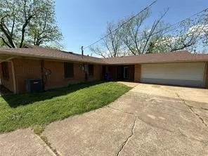 Single Family Residence For Rent in Ellis County , 1412 Hillcrest Street, Ennis, Texas 75119, 3 Bedroom, 2 Bathroom, 2 Garage spaces, 1,538 Sqft, built in 1960, mls#21336597, Real Estate Agent in Ennis, Homes For Rent in Ellis county, Homes For Rent in Ennis, Realtor in Ennis Texas, Real Estate Brokerage Independent Realty Texas, Luminita Cordes Realtor