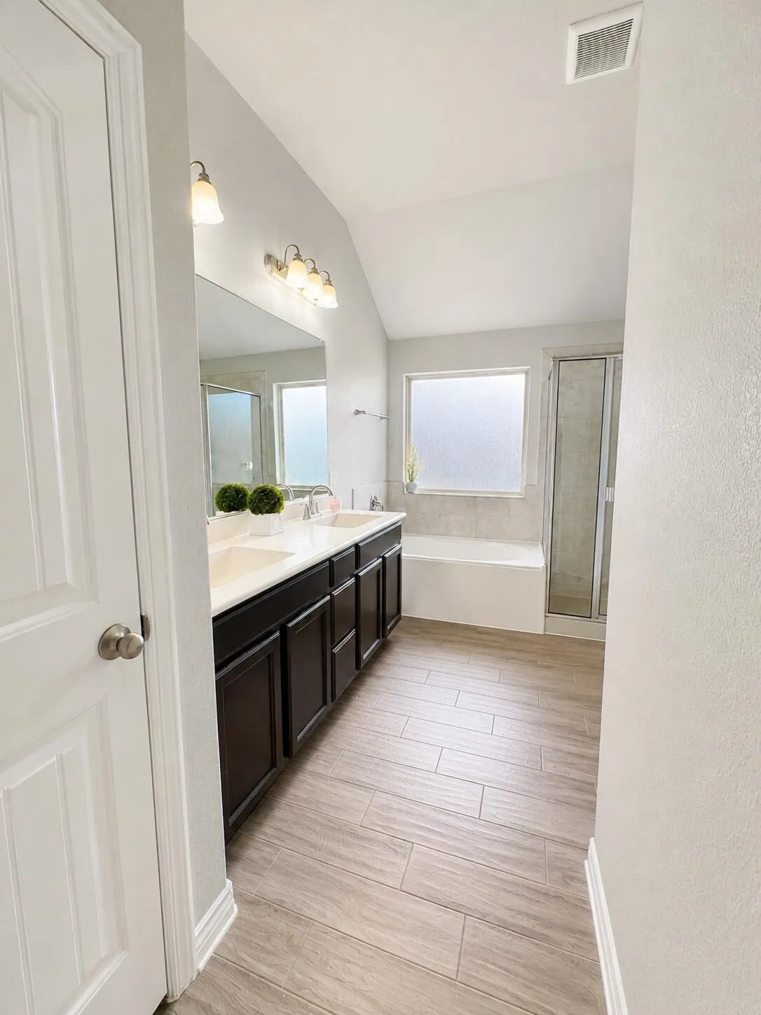 Single Family Residence For Sale in Rockwall County , 347 Chamberlain Drive, Fate, Texas 75189, 4 Bedroom, 2 Bathroom, 2 Garage spaces, 2,051 Sqft, built in 2017, mls#21336600, Real Estate Agent in Fate, Homes For Sale in Rockwall county, Homes For Sale in Fate, Realtor in Fate Texas, Real Estate Brokerage Independent Realty Texas, Luminita Cordes Realtor
