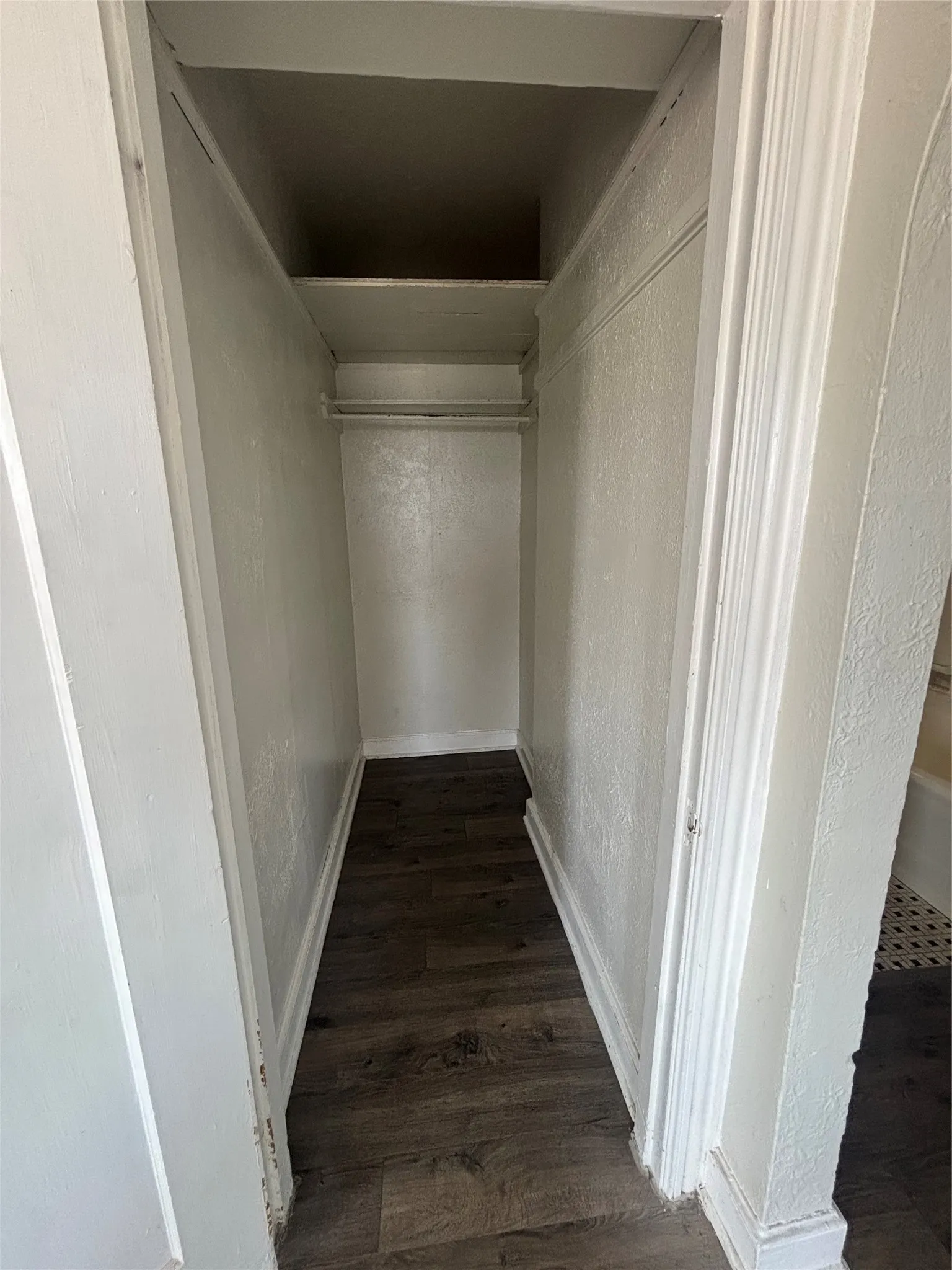 Apartment For Rent in Tarrant County , 3529 W 7th Street 7, Fort Worth, Texas 76107, 1 Bedroom, 1 Bathroom, Garage spaces, 325 Sqft, built in 1950, mls#21326044, Real Estate Agent in Fort Worth, Homes For Rent in Tarrant county, Homes For Rent in Fort Worth, Realtor in Fort Worth Texas, Real Estate Brokerage Independent Realty Texas, Luminita Cordes Realtor