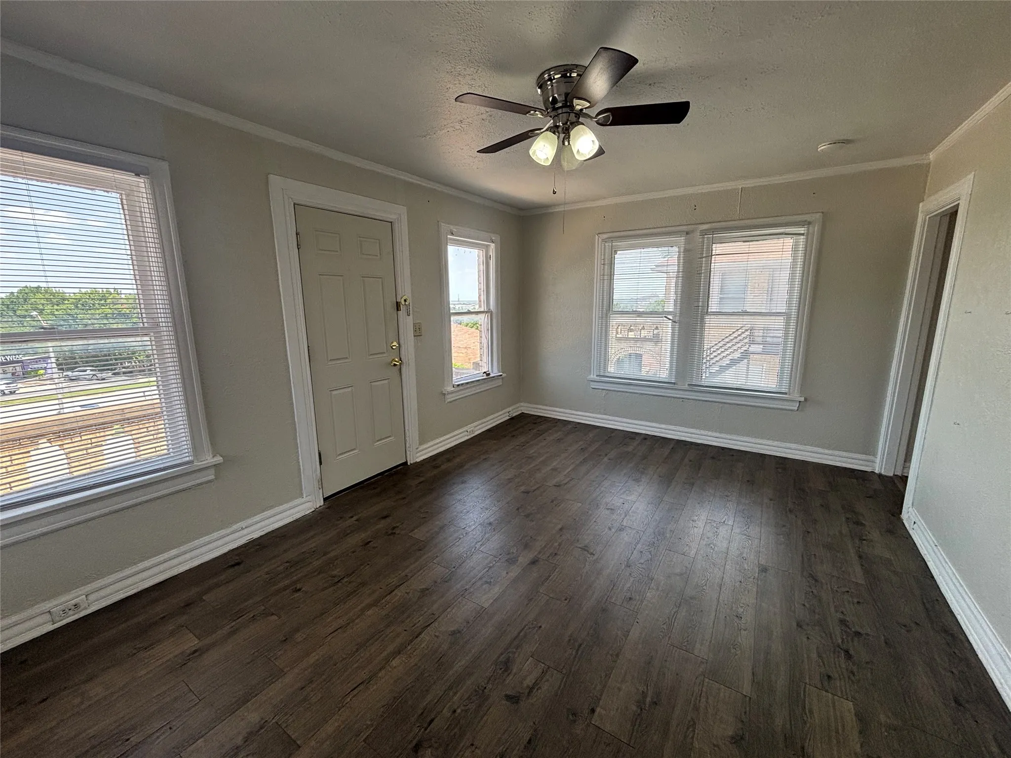 Apartment For Rent in Tarrant County , 3529 W 7th Street 7, Fort Worth, Texas 76107, 1 Bedroom, 1 Bathroom, Garage spaces, 325 Sqft, built in 1950, mls#21326044, Real Estate Agent in Fort Worth, Homes For Rent in Tarrant county, Homes For Rent in Fort Worth, Realtor in Fort Worth Texas, Real Estate Brokerage Independent Realty Texas, Luminita Cordes Realtor