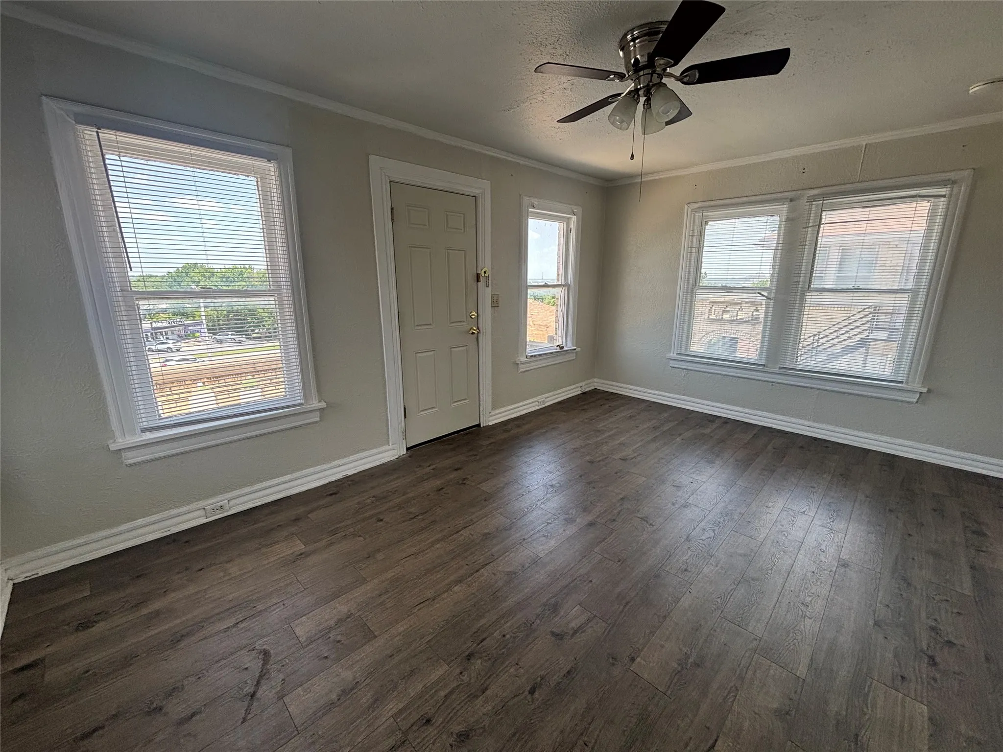 Apartment For Rent in Tarrant County , 3529 W 7th Street 7, Fort Worth, Texas 76107, 1 Bedroom, 1 Bathroom, Garage spaces, 325 Sqft, built in 1950, mls#21326044, Real Estate Agent in Fort Worth, Homes For Rent in Tarrant county, Homes For Rent in Fort Worth, Realtor in Fort Worth Texas, Real Estate Brokerage Independent Realty Texas, Luminita Cordes Realtor