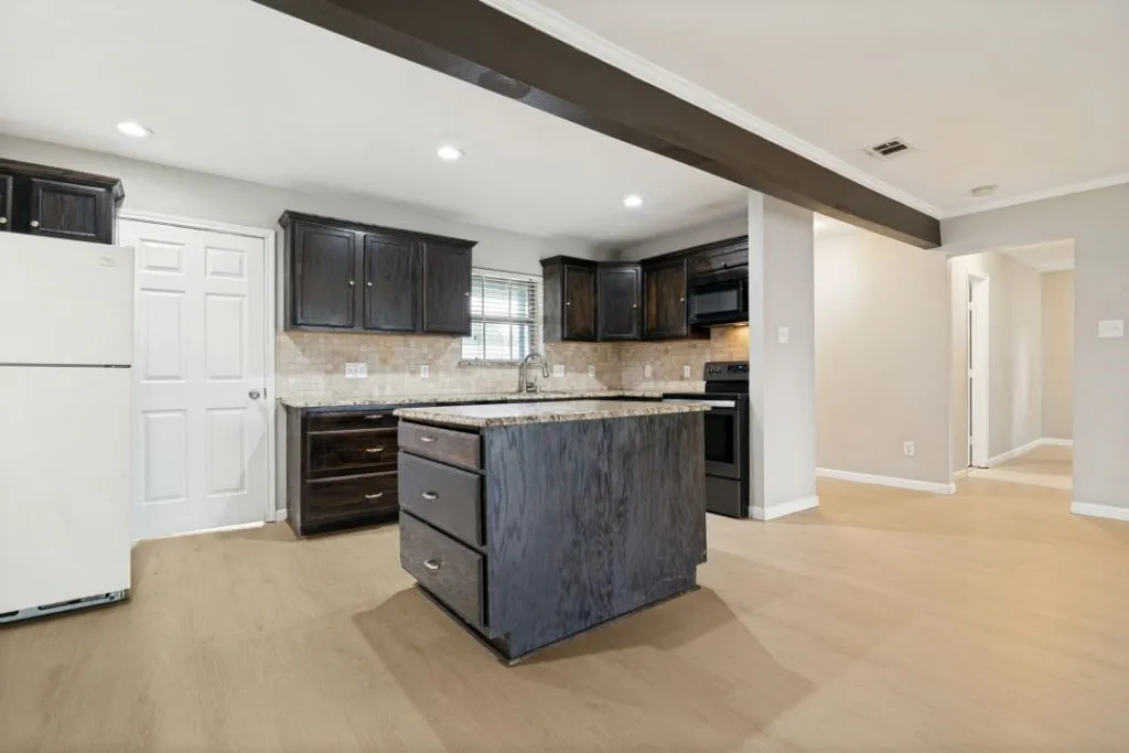 Single Family Residence For Sale in Dallas County , 2426 Whit Drive, Mesquite, Texas 75150, 3 Bedroom, 2 Bathroom, Garage spaces, 1,226 Sqft, built in 1964, mls#21336352, Real Estate Agent in Mesquite, Homes For Sale in Dallas county, Homes For Sale in Mesquite, Realtor in Mesquite Texas, Real Estate Brokerage Independent Realty Texas, Luminita Cordes Realtor