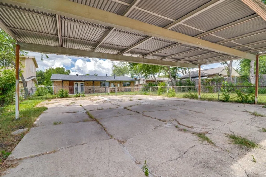 Single Family Residence For Sale in Dallas County , 2426 Whit Drive, Mesquite, Texas 75150, 3 Bedroom, 2 Bathroom, Garage spaces, 1,226 Sqft, built in 1964, mls#21336352, Real Estate Agent in Mesquite, Homes For Sale in Dallas county, Homes For Sale in Mesquite, Realtor in Mesquite Texas, Real Estate Brokerage Independent Realty Texas, Luminita Cordes Realtor