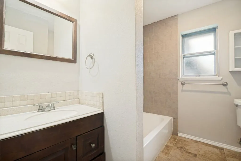 Single Family Residence For Sale in Dallas County , 2426 Whit Drive, Mesquite, Texas 75150, 3 Bedroom, 2 Bathroom, Garage spaces, 1,226 Sqft, built in 1964, mls#21336352, Real Estate Agent in Mesquite, Homes For Sale in Dallas county, Homes For Sale in Mesquite, Realtor in Mesquite Texas, Real Estate Brokerage Independent Realty Texas, Luminita Cordes Realtor