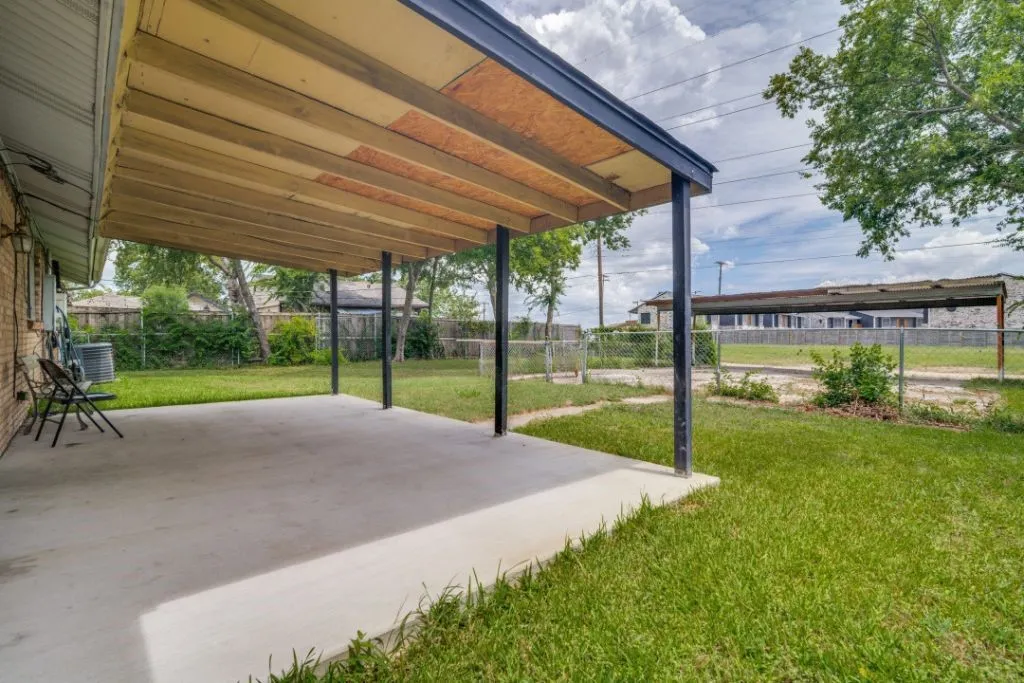 Single Family Residence For Sale in Dallas County , 2426 Whit Drive, Mesquite, Texas 75150, 3 Bedroom, 2 Bathroom, Garage spaces, 1,226 Sqft, built in 1964, mls#21336352, Real Estate Agent in Mesquite, Homes For Sale in Dallas county, Homes For Sale in Mesquite, Realtor in Mesquite Texas, Real Estate Brokerage Independent Realty Texas, Luminita Cordes Realtor