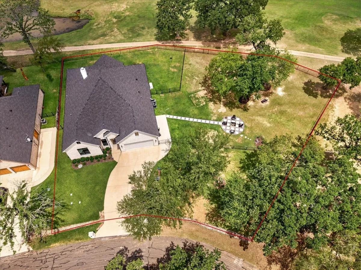 Single Family Residence For Sale in Henderson County , 181 Colonial Drive, Mabank, Texas 75156, 4 Bedroom, 4 Bathroom, 2 Garage spaces, 2,739 Sqft, built in 2022, mls#21336444, Real Estate Agent in Mabank, Homes For Sale in Henderson county, Homes For Sale in Mabank, Realtor in Mabank Texas, Real Estate Brokerage Independent Realty Texas, Luminita Cordes Realtor