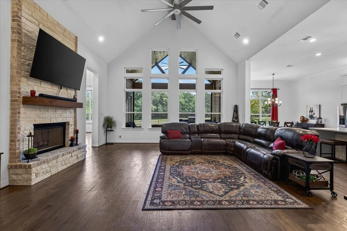 Single Family Residence For Sale in Henderson County , 181 Colonial Drive, Mabank, Texas 75156, 4 Bedroom, 4 Bathroom, 2 Garage spaces, 2,739 Sqft, built in 2022, mls#21336444, Real Estate Agent in Mabank, Homes For Sale in Henderson county, Homes For Sale in Mabank, Realtor in Mabank Texas, Real Estate Brokerage Independent Realty Texas, Luminita Cordes Realtor