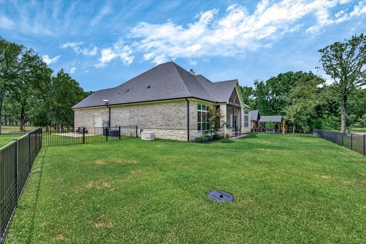 Single Family Residence For Sale in Henderson County , 181 Colonial Drive, Mabank, Texas 75156, 4 Bedroom, 4 Bathroom, 2 Garage spaces, 2,739 Sqft, built in 2022, mls#21336444, Real Estate Agent in Mabank, Homes For Sale in Henderson county, Homes For Sale in Mabank, Realtor in Mabank Texas, Real Estate Brokerage Independent Realty Texas, Luminita Cordes Realtor