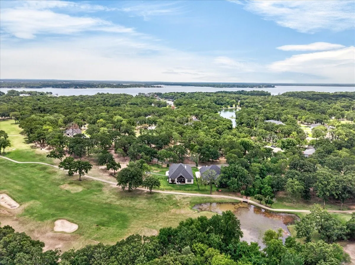 Single Family Residence For Sale in Henderson County , 181 Colonial Drive, Mabank, Texas 75156, 4 Bedroom, 4 Bathroom, 2 Garage spaces, 2,739 Sqft, built in 2022, mls#21336444, Real Estate Agent in Mabank, Homes For Sale in Henderson county, Homes For Sale in Mabank, Realtor in Mabank Texas, Real Estate Brokerage Independent Realty Texas, Luminita Cordes Realtor