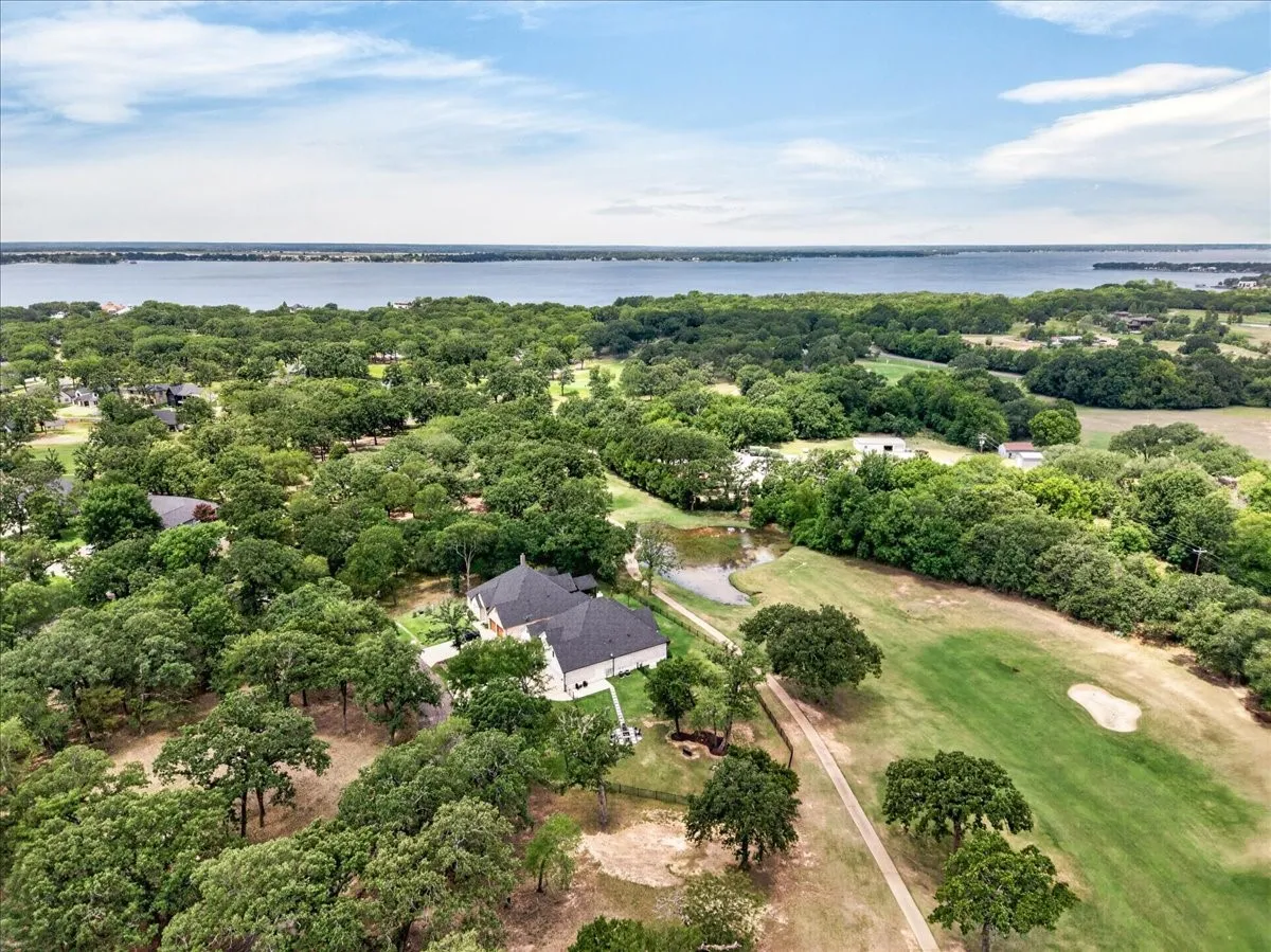 Single Family Residence For Sale in Henderson County , 181 Colonial Drive, Mabank, Texas 75156, 4 Bedroom, 4 Bathroom, 2 Garage spaces, 2,739 Sqft, built in 2022, mls#21336444, Real Estate Agent in Mabank, Homes For Sale in Henderson county, Homes For Sale in Mabank, Realtor in Mabank Texas, Real Estate Brokerage Independent Realty Texas, Luminita Cordes Realtor