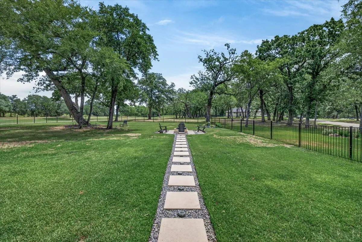 Single Family Residence For Sale in Henderson County , 181 Colonial Drive, Mabank, Texas 75156, 4 Bedroom, 4 Bathroom, 2 Garage spaces, 2,739 Sqft, built in 2022, mls#21336444, Real Estate Agent in Mabank, Homes For Sale in Henderson county, Homes For Sale in Mabank, Realtor in Mabank Texas, Real Estate Brokerage Independent Realty Texas, Luminita Cordes Realtor