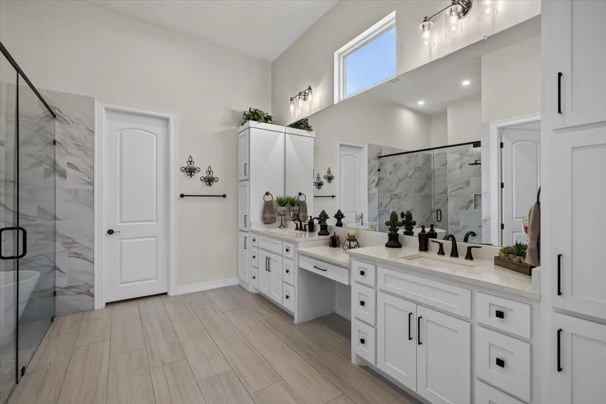 Single Family Residence For Sale in Henderson County , 181 Colonial Drive, Mabank, Texas 75156, 4 Bedroom, 4 Bathroom, 2 Garage spaces, 2,739 Sqft, built in 2022, mls#21336444, Real Estate Agent in Mabank, Homes For Sale in Henderson county, Homes For Sale in Mabank, Realtor in Mabank Texas, Real Estate Brokerage Independent Realty Texas, Luminita Cordes Realtor