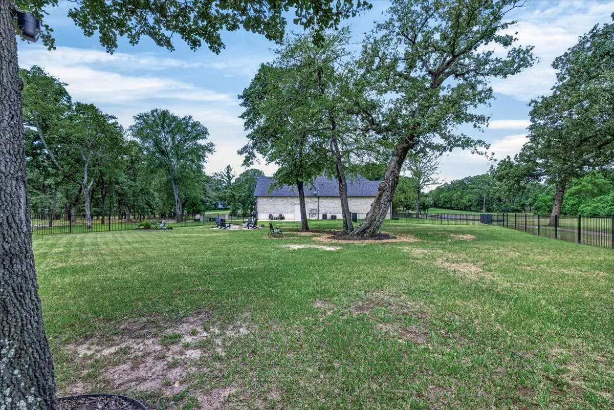 Single Family Residence For Sale in Henderson County , 181 Colonial Drive, Mabank, Texas 75156, 4 Bedroom, 4 Bathroom, 2 Garage spaces, 2,739 Sqft, built in 2022, mls#21336444, Real Estate Agent in Mabank, Homes For Sale in Henderson county, Homes For Sale in Mabank, Realtor in Mabank Texas, Real Estate Brokerage Independent Realty Texas, Luminita Cordes Realtor