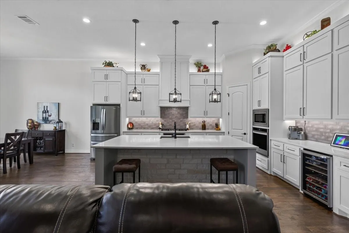 Single Family Residence For Sale in Henderson County , 181 Colonial Drive, Mabank, Texas 75156, 4 Bedroom, 4 Bathroom, 2 Garage spaces, 2,739 Sqft, built in 2022, mls#21336444, Real Estate Agent in Mabank, Homes For Sale in Henderson county, Homes For Sale in Mabank, Realtor in Mabank Texas, Real Estate Brokerage Independent Realty Texas, Luminita Cordes Realtor