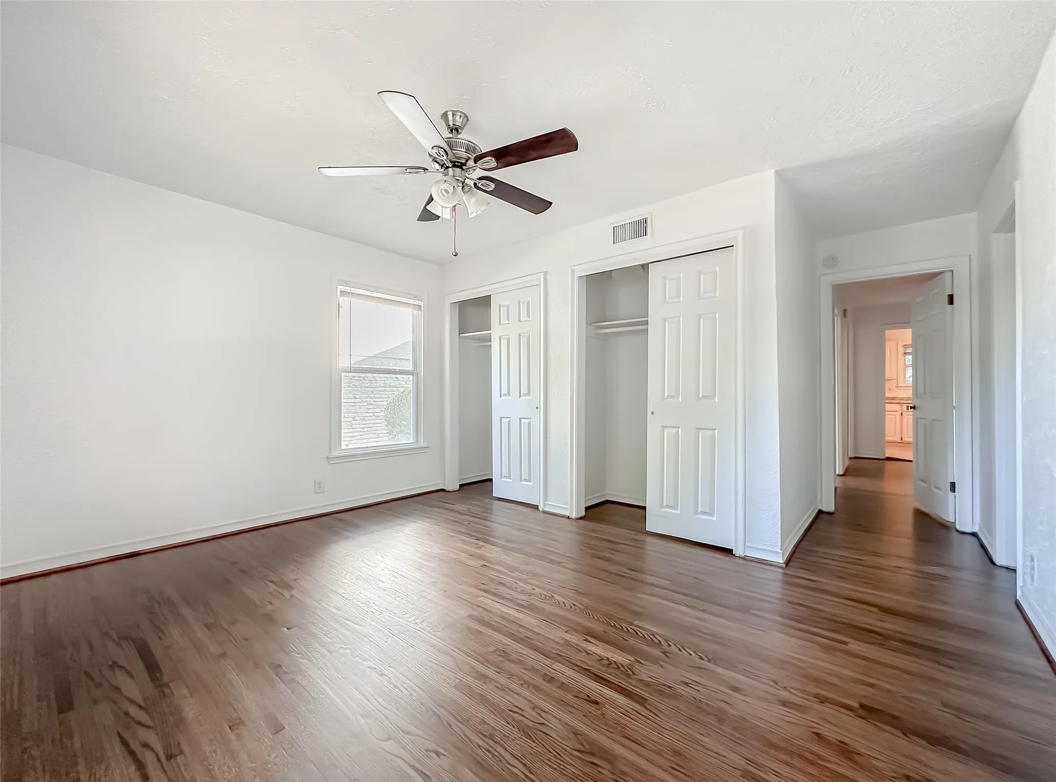 Single Family Residence For Rent in Dallas County , 3226 San Medina Avenue, Dallas, Texas 75228, 3 Bedroom, 2 Bathroom, 1 Garage spaces, 1,208 Sqft, built in 1954, mls#21309568, Real Estate Agent in Dallas, Homes For Rent in Dallas county, Homes For Rent in Dallas, Realtor in Dallas Texas, Real Estate Brokerage Independent Realty Texas, Luminita Cordes Realtor