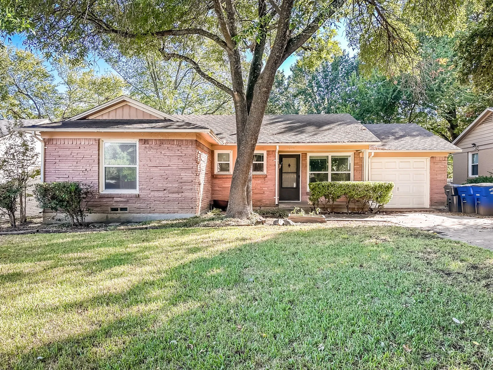 Single Family Residence For Rent in Dallas County , 3226 San Medina Avenue, Dallas, Texas 75228, 3 Bedroom, 2 Bathroom, 1 Garage spaces, 1,208 Sqft, built in 1954, mls#21309568, Real Estate Agent in Dallas, Homes For Rent in Dallas county, Homes For Rent in Dallas, Realtor in Dallas Texas, Real Estate Brokerage Independent Realty Texas, Luminita Cordes Realtor