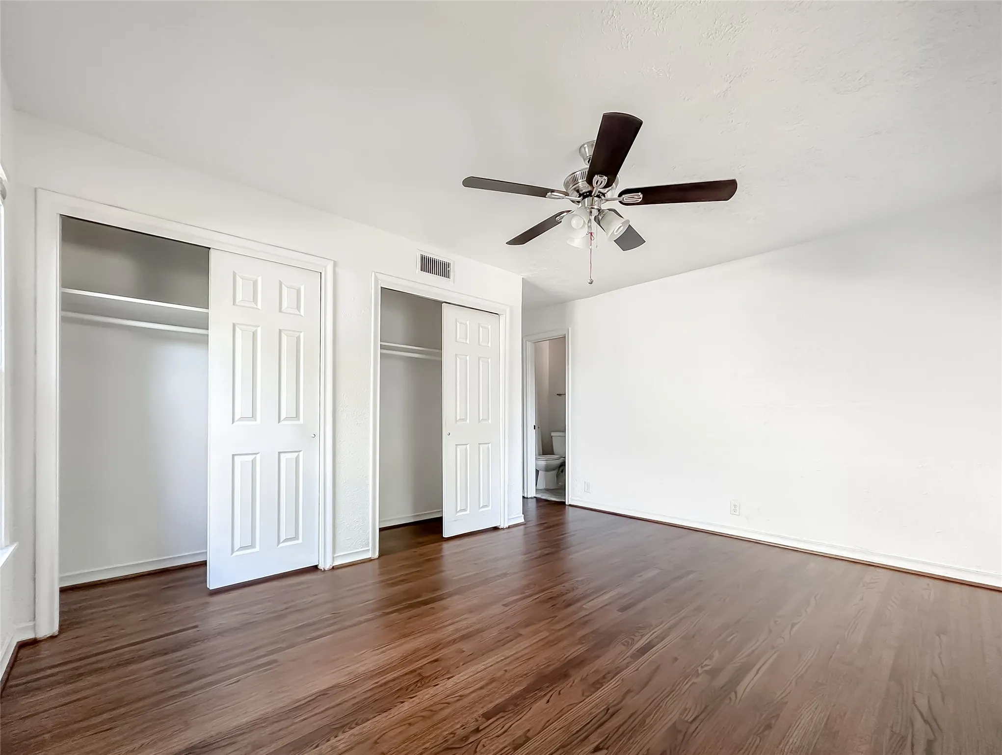 Single Family Residence For Rent in Dallas County , 3226 San Medina Avenue, Dallas, Texas 75228, 3 Bedroom, 2 Bathroom, 1 Garage spaces, 1,208 Sqft, built in 1954, mls#21309568, Real Estate Agent in Dallas, Homes For Rent in Dallas county, Homes For Rent in Dallas, Realtor in Dallas Texas, Real Estate Brokerage Independent Realty Texas, Luminita Cordes Realtor