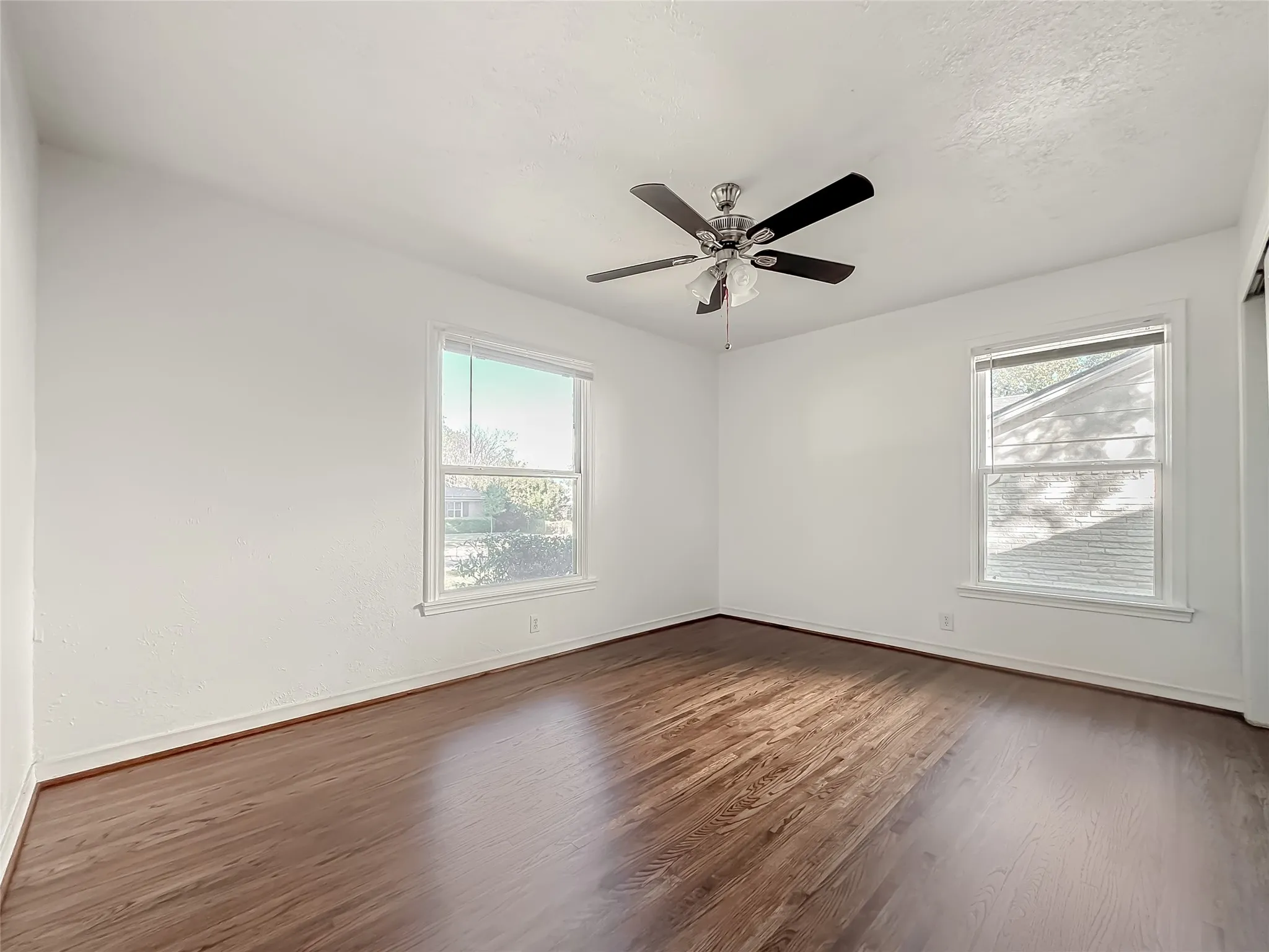 Single Family Residence For Rent in Dallas County , 3226 San Medina Avenue, Dallas, Texas 75228, 3 Bedroom, 2 Bathroom, 1 Garage spaces, 1,208 Sqft, built in 1954, mls#21309568, Real Estate Agent in Dallas, Homes For Rent in Dallas county, Homes For Rent in Dallas, Realtor in Dallas Texas, Real Estate Brokerage Independent Realty Texas, Luminita Cordes Realtor