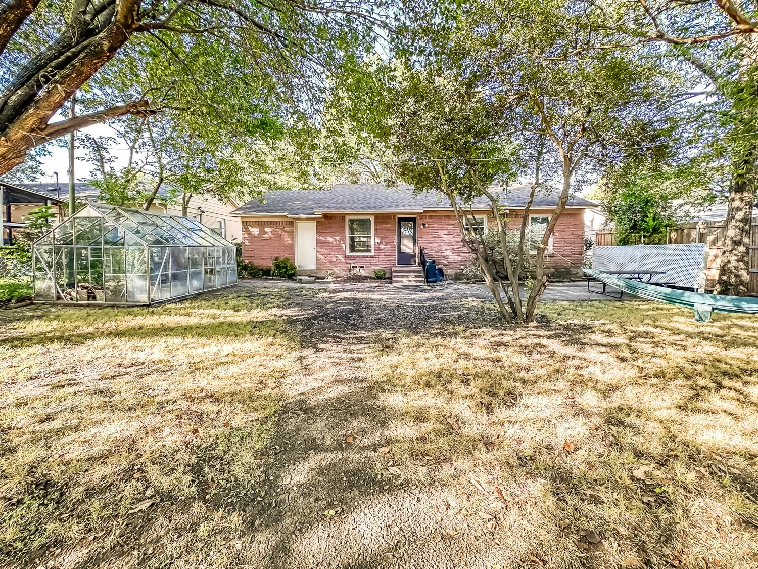 Single Family Residence For Rent in Dallas County , 3226 San Medina Avenue, Dallas, Texas 75228, 3 Bedroom, 2 Bathroom, 1 Garage spaces, 1,208 Sqft, built in 1954, mls#21309568, Real Estate Agent in Dallas, Homes For Rent in Dallas county, Homes For Rent in Dallas, Realtor in Dallas Texas, Real Estate Brokerage Independent Realty Texas, Luminita Cordes Realtor