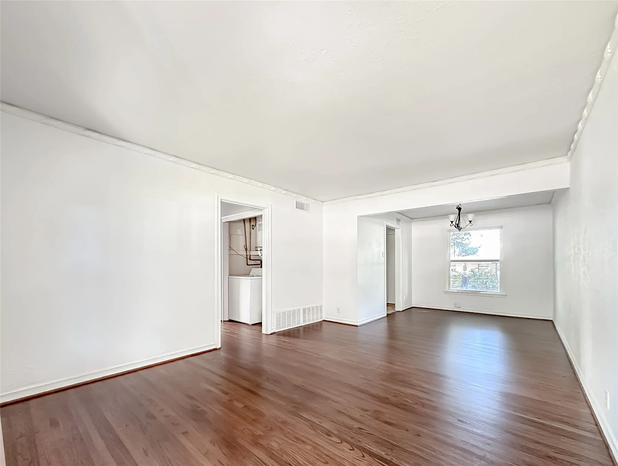 Single Family Residence For Rent in Dallas County , 3226 San Medina Avenue, Dallas, Texas 75228, 3 Bedroom, 2 Bathroom, 1 Garage spaces, 1,208 Sqft, built in 1954, mls#21309568, Real Estate Agent in Dallas, Homes For Rent in Dallas county, Homes For Rent in Dallas, Realtor in Dallas Texas, Real Estate Brokerage Independent Realty Texas, Luminita Cordes Realtor