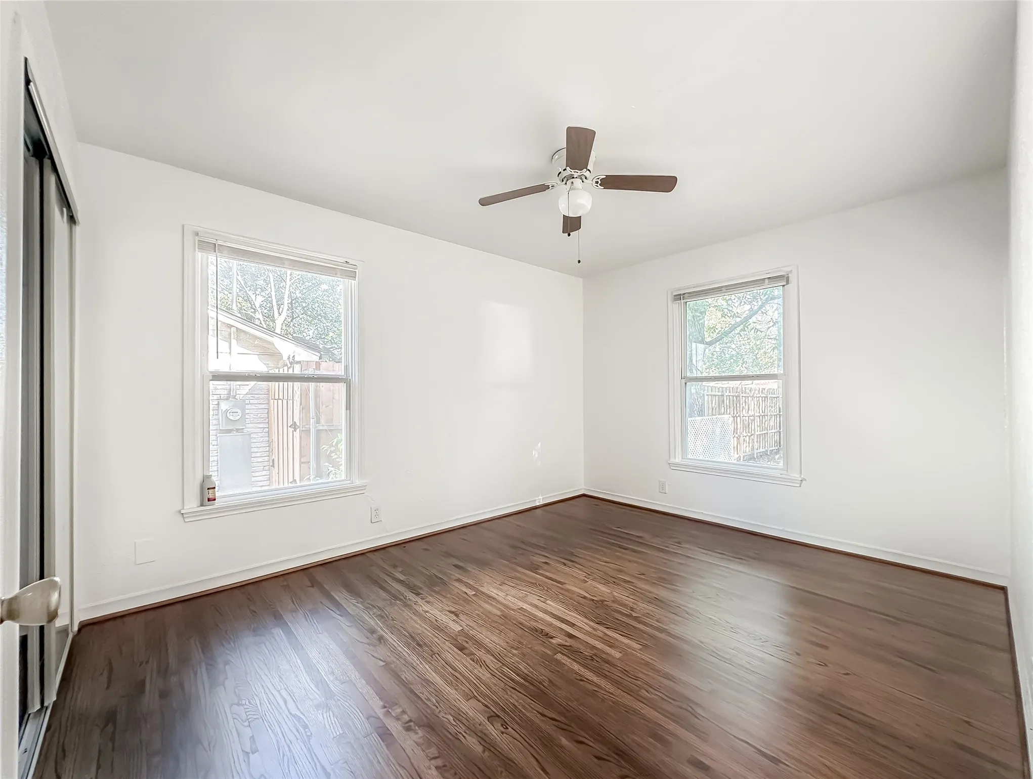 Single Family Residence For Rent in Dallas County , 3226 San Medina Avenue, Dallas, Texas 75228, 3 Bedroom, 2 Bathroom, 1 Garage spaces, 1,208 Sqft, built in 1954, mls#21309568, Real Estate Agent in Dallas, Homes For Rent in Dallas county, Homes For Rent in Dallas, Realtor in Dallas Texas, Real Estate Brokerage Independent Realty Texas, Luminita Cordes Realtor