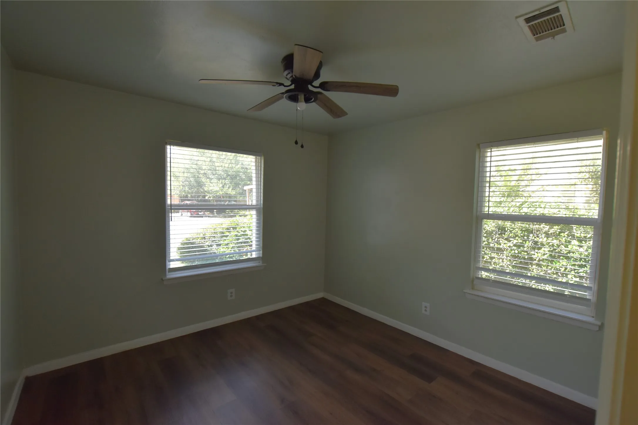 Single Family Residence For Sale in Dallas County , 1718 Summit Street, Mesquite, Texas 75149, 3 Bedroom, 2 Bathroom, 1 Garage spaces, 1,216 Sqft, built in 1959, mls#21336418, Real Estate Agent in Mesquite, Homes For Sale in Dallas county, Homes For Sale in Mesquite, Realtor in Mesquite Texas, Real Estate Brokerage Independent Realty Texas, Luminita Cordes Realtor