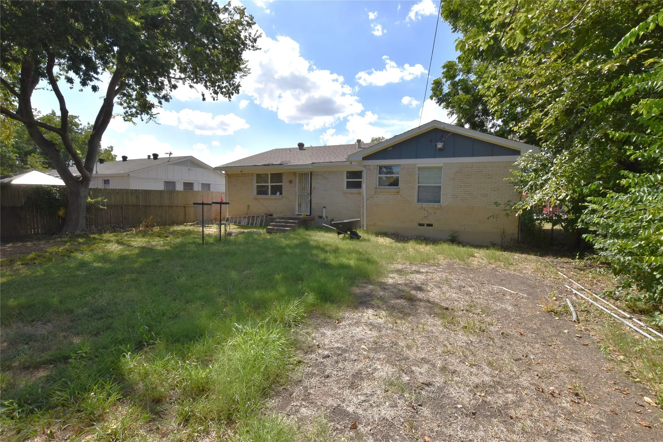 Single Family Residence For Sale in Dallas County , 1718 Summit Street, Mesquite, Texas 75149, 3 Bedroom, 2 Bathroom, 1 Garage spaces, 1,216 Sqft, built in 1959, mls#21336418, Real Estate Agent in Mesquite, Homes For Sale in Dallas county, Homes For Sale in Mesquite, Realtor in Mesquite Texas, Real Estate Brokerage Independent Realty Texas, Luminita Cordes Realtor