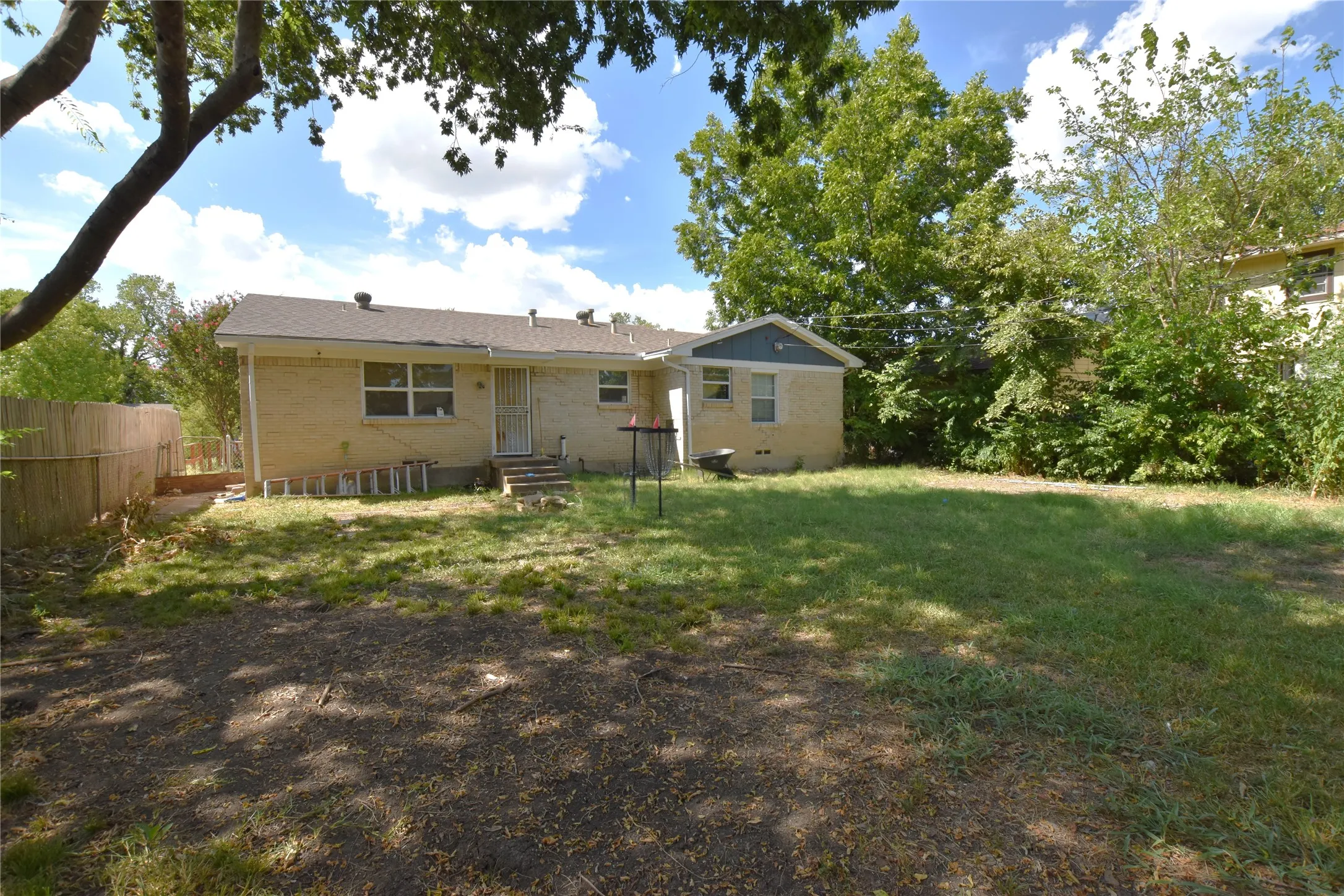 Single Family Residence For Sale in Dallas County , 1718 Summit Street, Mesquite, Texas 75149, 3 Bedroom, 2 Bathroom, 1 Garage spaces, 1,216 Sqft, built in 1959, mls#21336418, Real Estate Agent in Mesquite, Homes For Sale in Dallas county, Homes For Sale in Mesquite, Realtor in Mesquite Texas, Real Estate Brokerage Independent Realty Texas, Luminita Cordes Realtor
