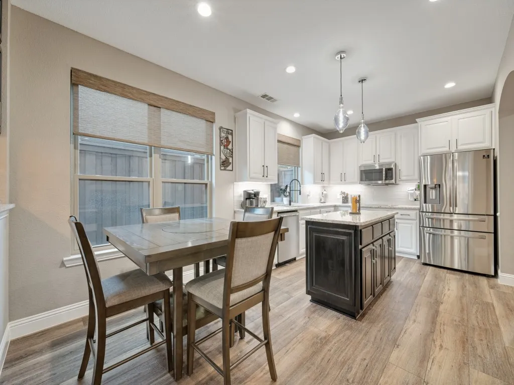 Single Family Residence For Sale in Denton County , 11852 Blackhawk Drive, Frisco, Texas 75033, 4 Bedroom, 3 Bathroom, 2 Garage spaces, 2,631 Sqft, built in 2003, mls#21326687, Real Estate Agent in Frisco, Homes For Sale in Denton county, Homes For Sale in Frisco, Realtor in Frisco Texas, Real Estate Brokerage Independent Realty Texas, Luminita Cordes Realtor